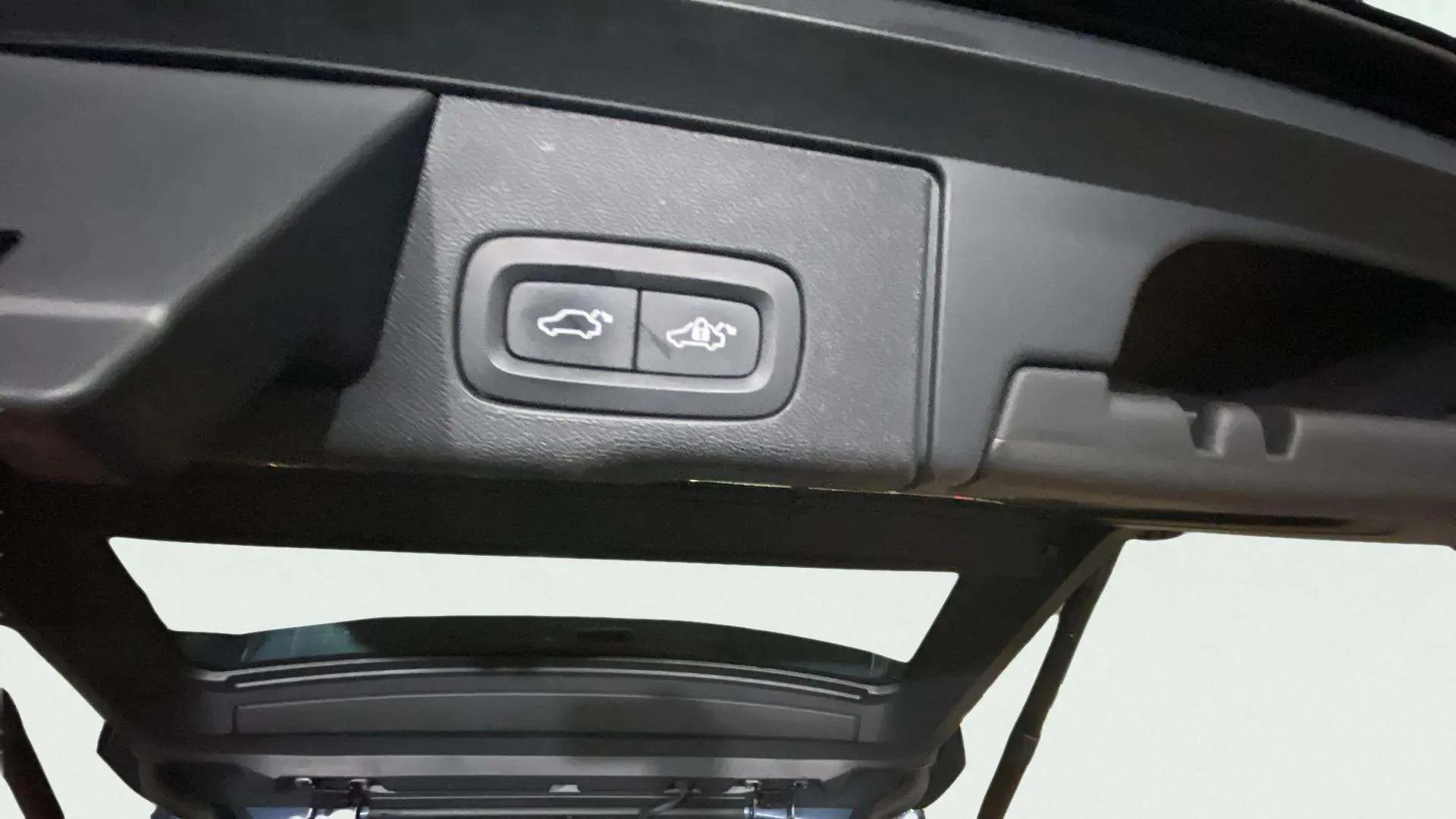 Volvo XC60 2.0 T8 AWD Inscription - foto 32