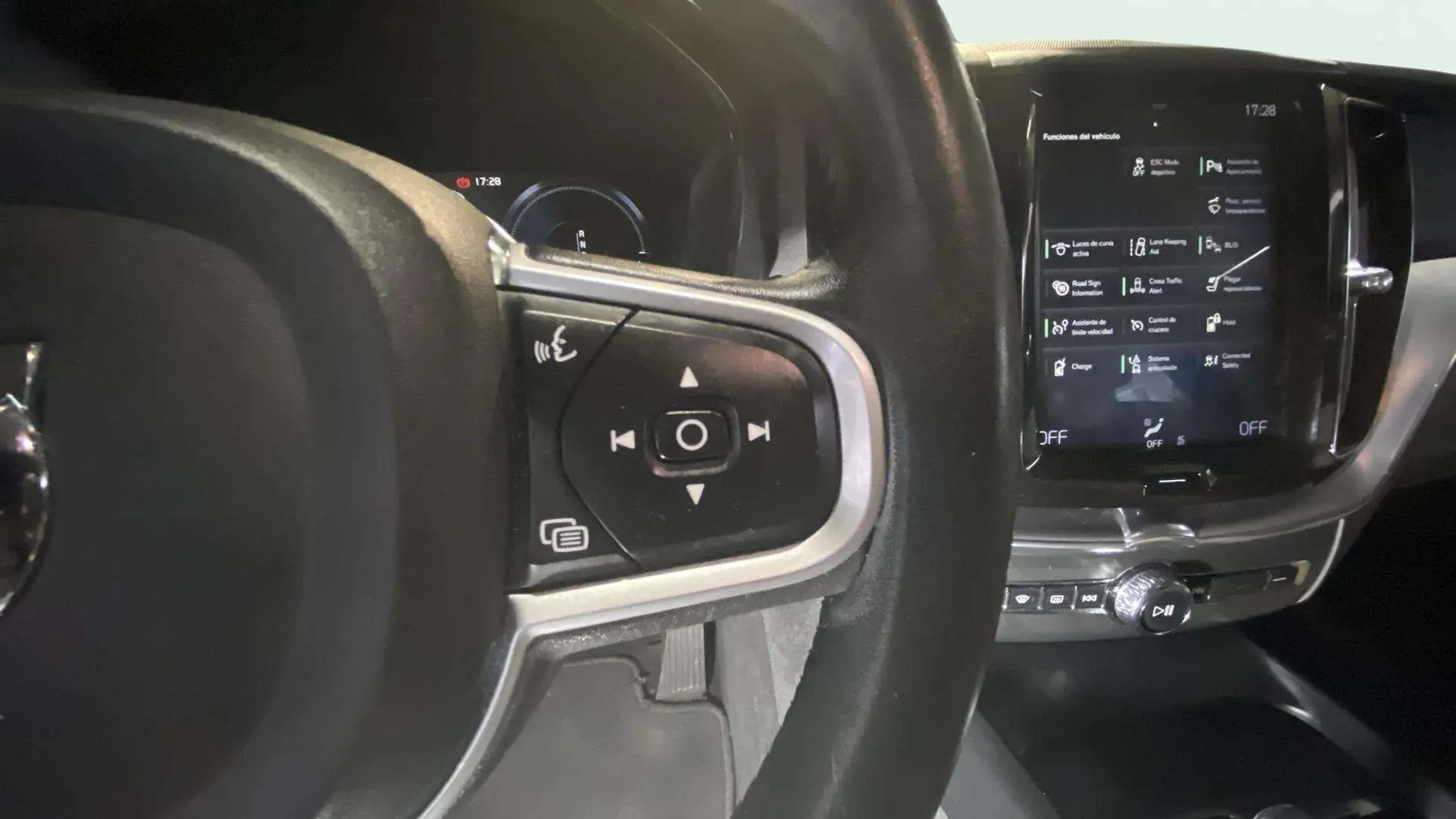 Volvo XC60 2.0 T8 AWD Inscription - foto 29