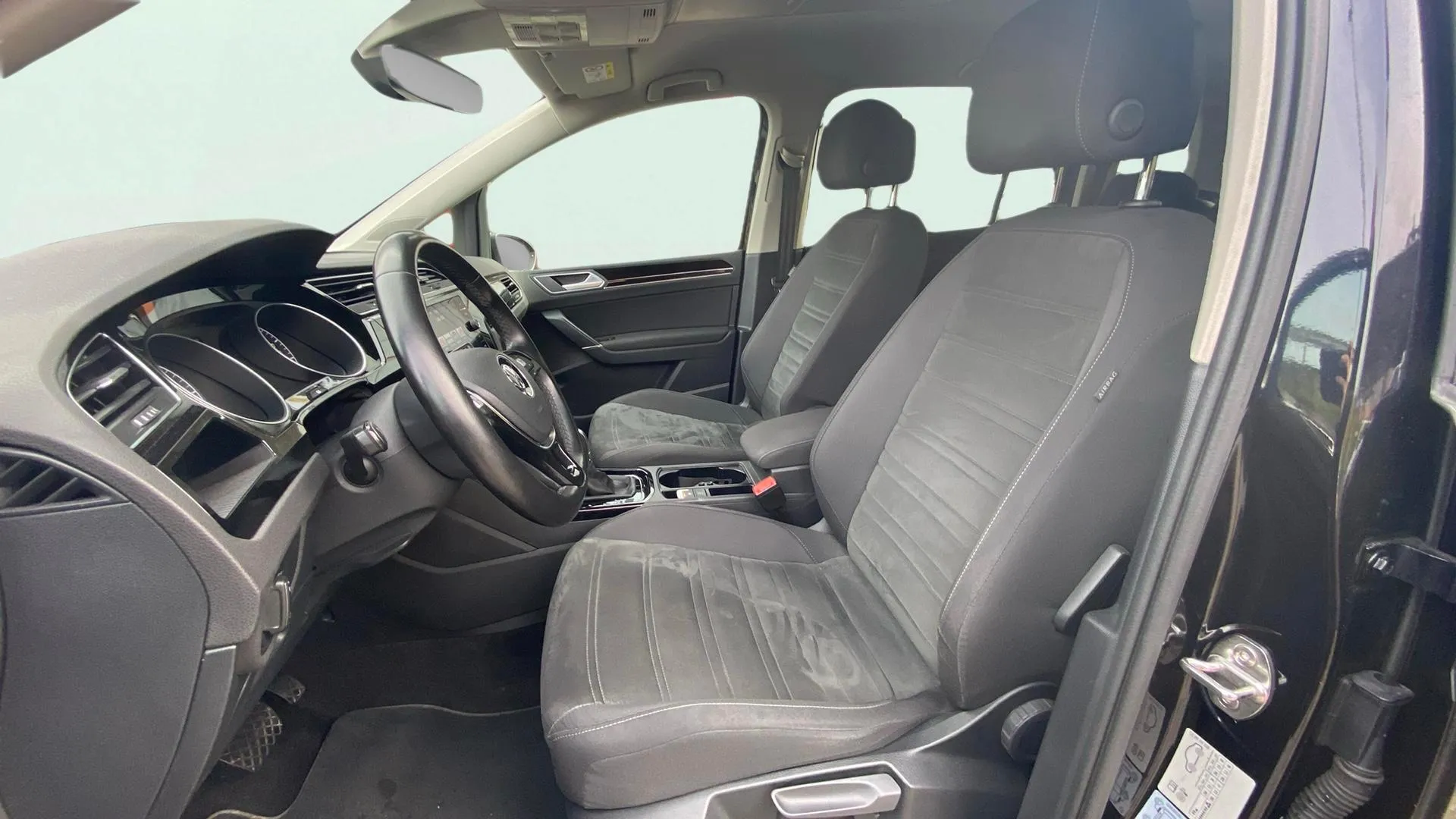 Volkswagen Touran Advance 2.0 TDI DSG - foto 17