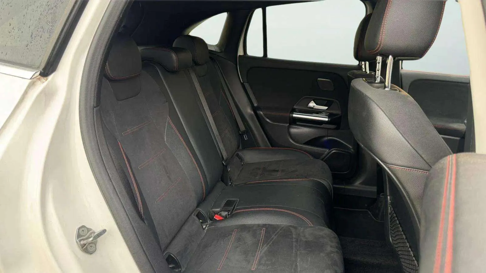 Mercedes-Benz GLA 200 D - foto 8
