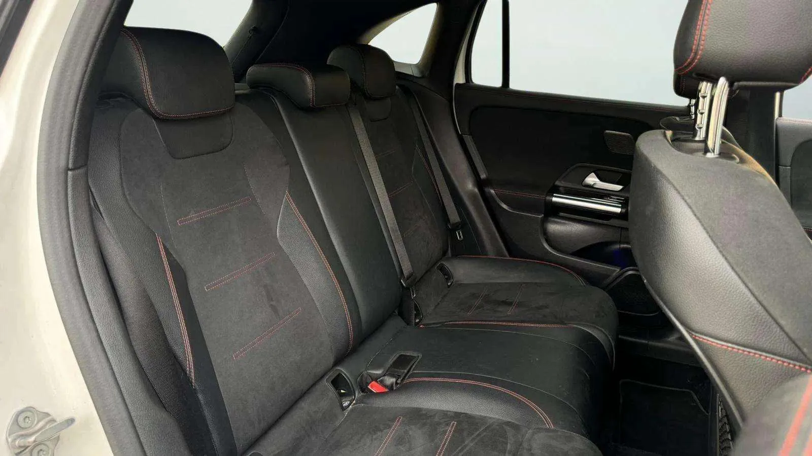 Mercedes-Benz GLA 200 D - foto 11