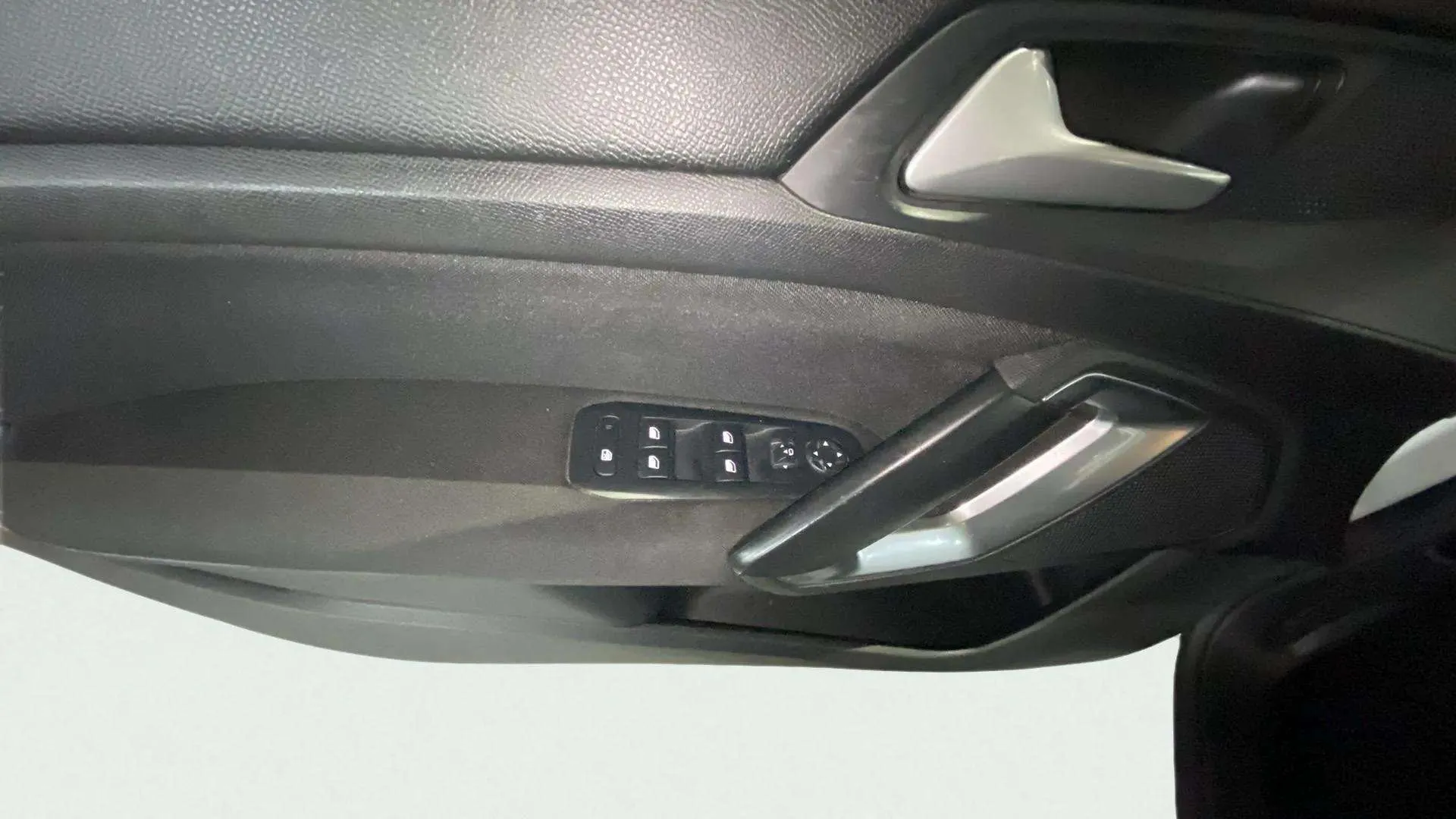 Peugeot 308 SW Active BlueHDi 130 - foto 22