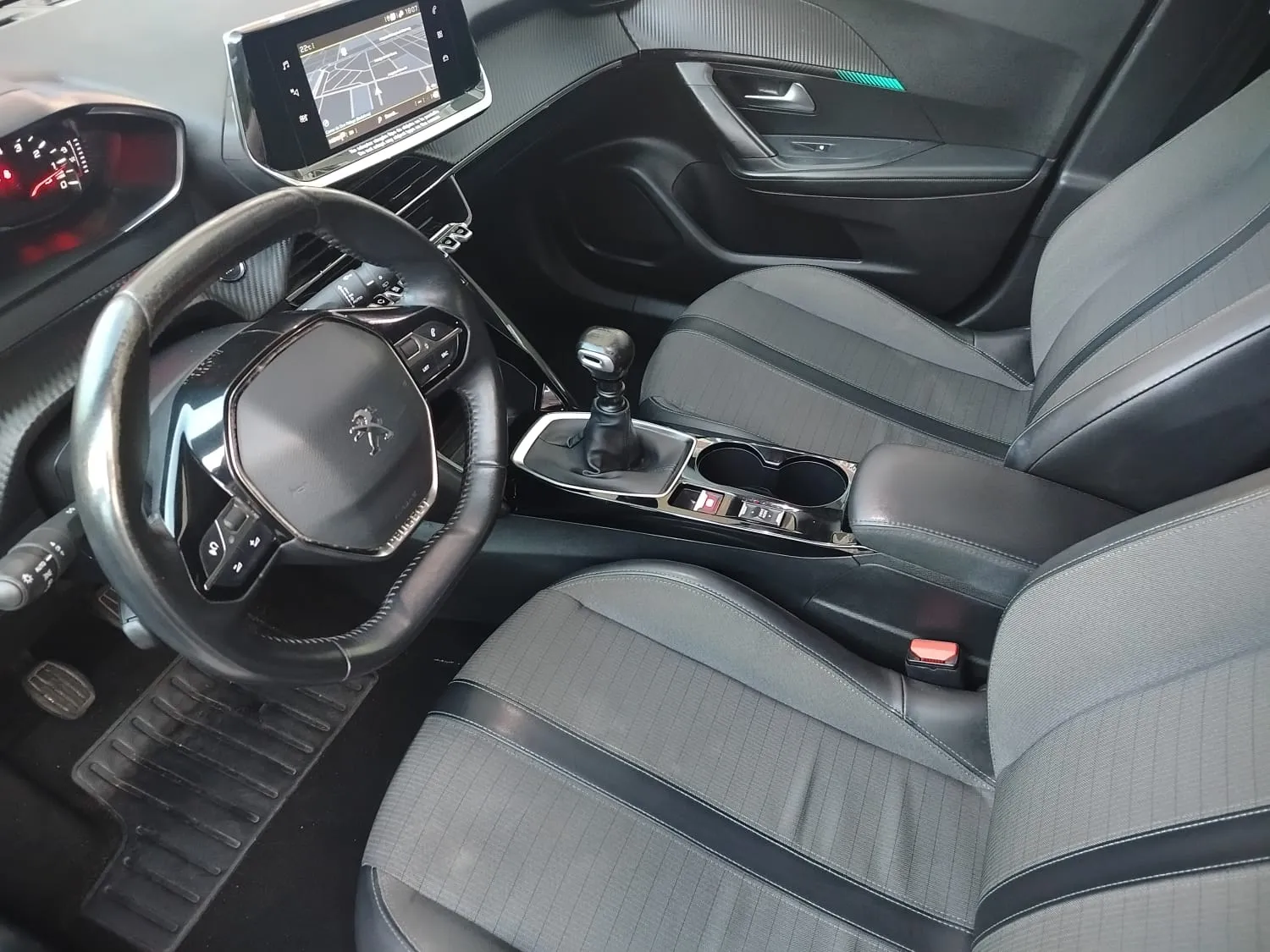 Peugeot 2008 Allure BlueHDi - foto 16