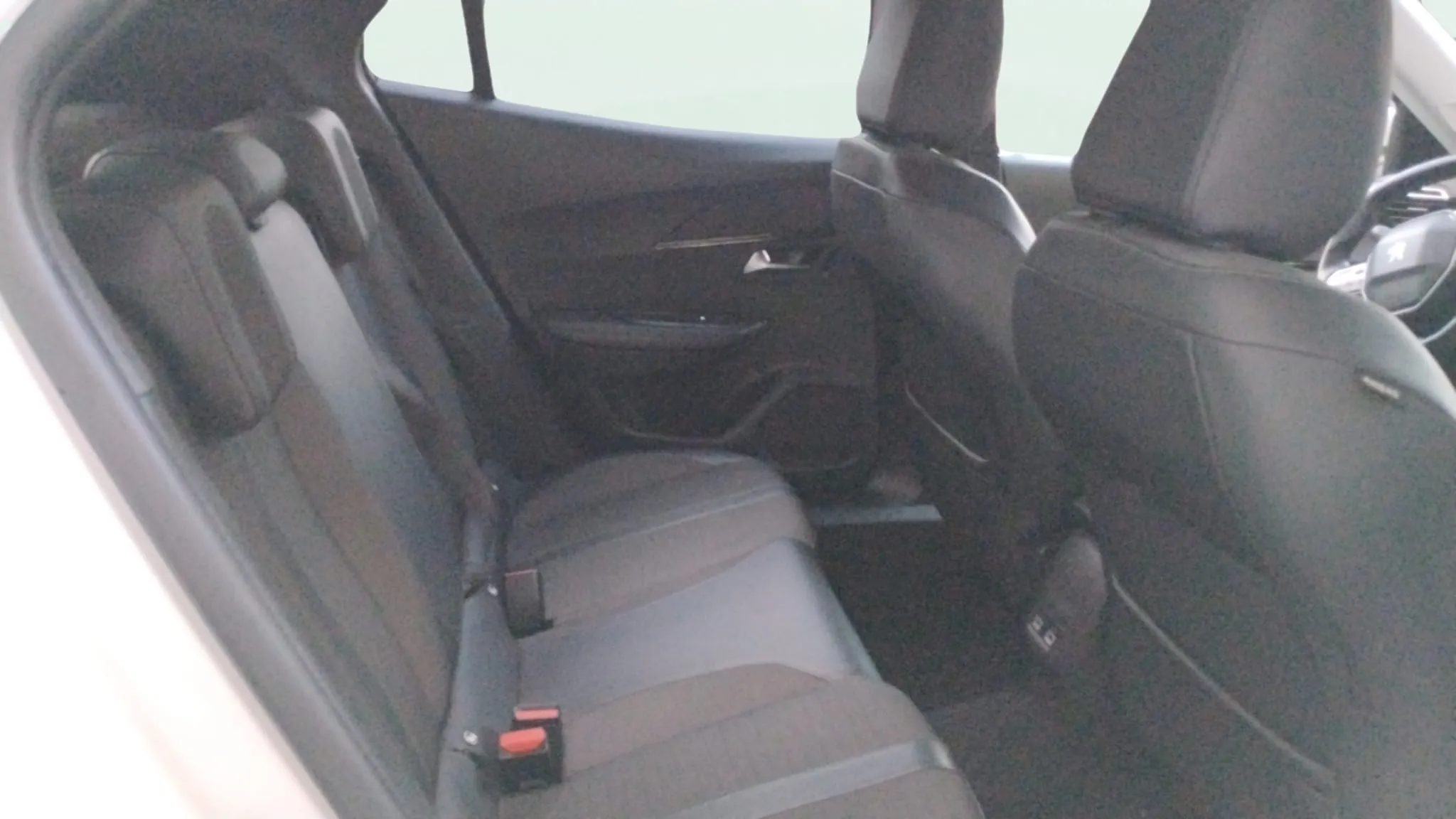 Peugeot 2008 Allure BlueHDi - foto 17