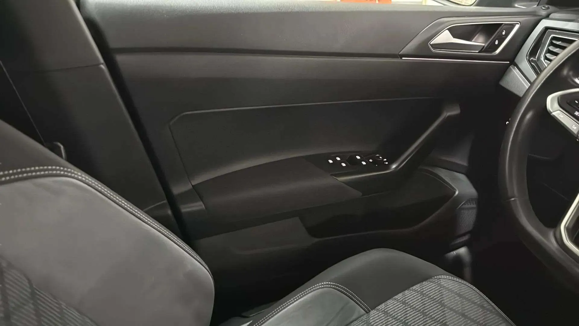 Volkswagen Taigo R-Line 1.0 TSI DSG - foto 17