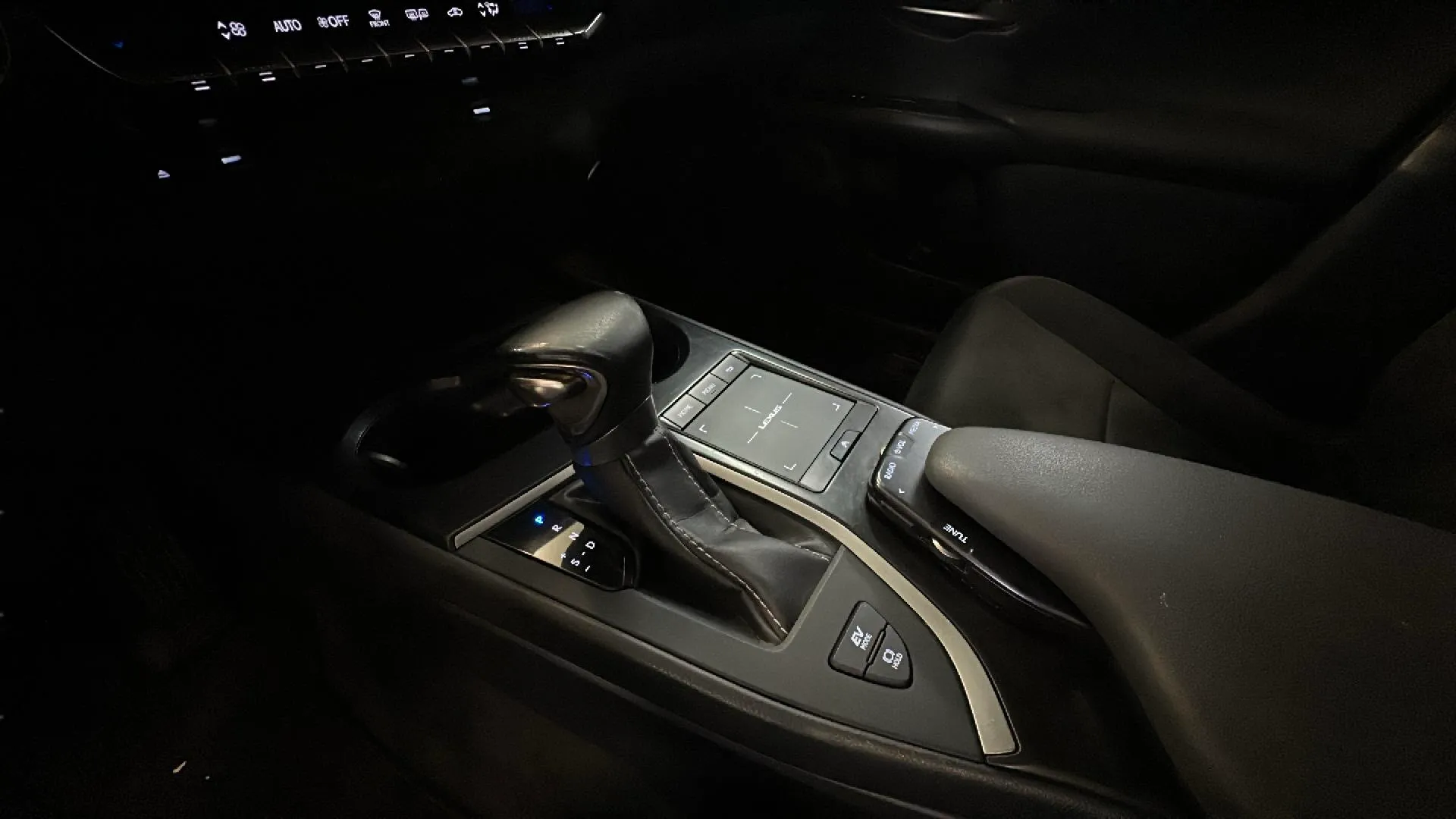 Lexus UX 2.0 250h Business - foto 11