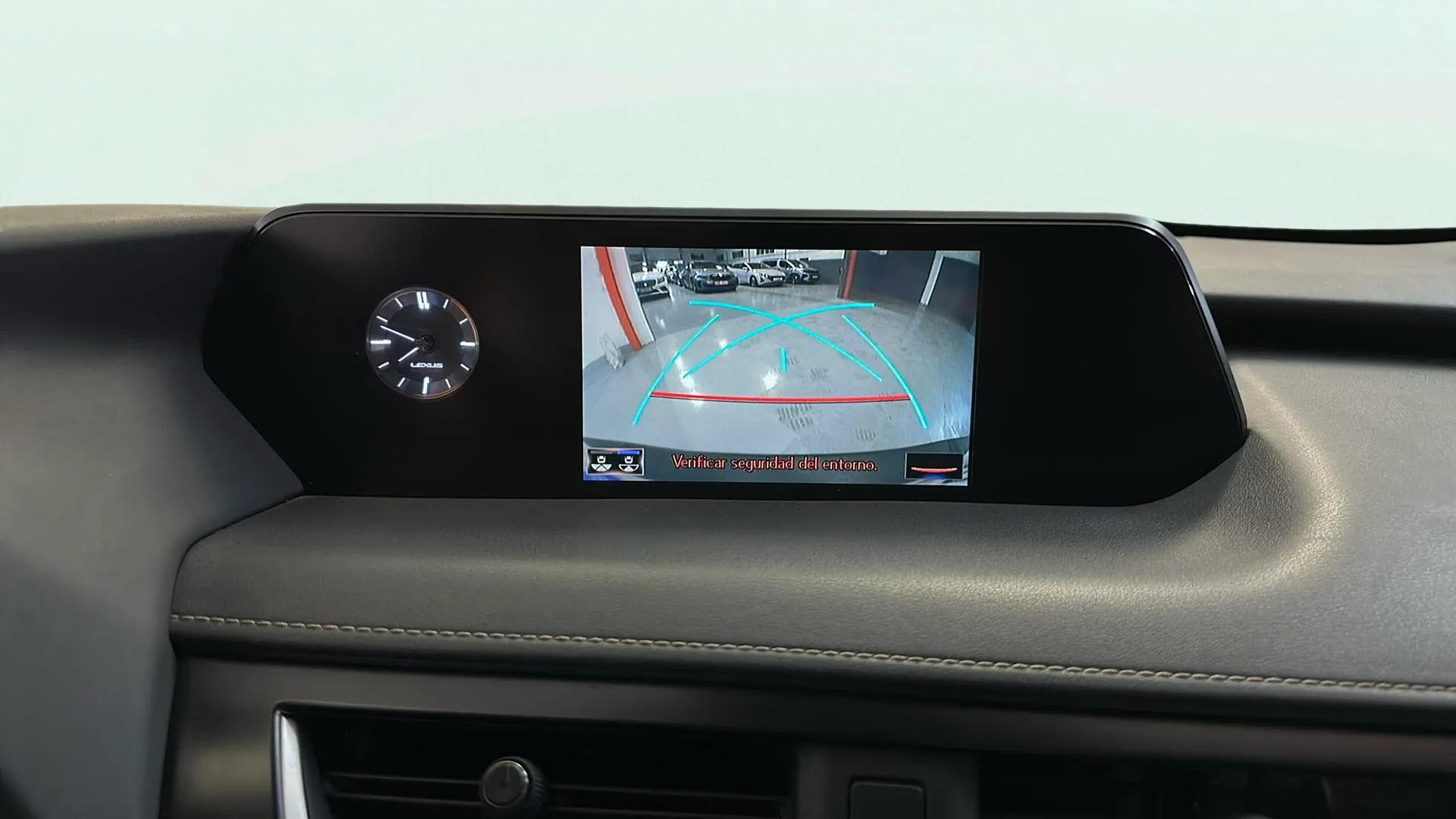 Lexus UX 2.0 250h Business - foto 14