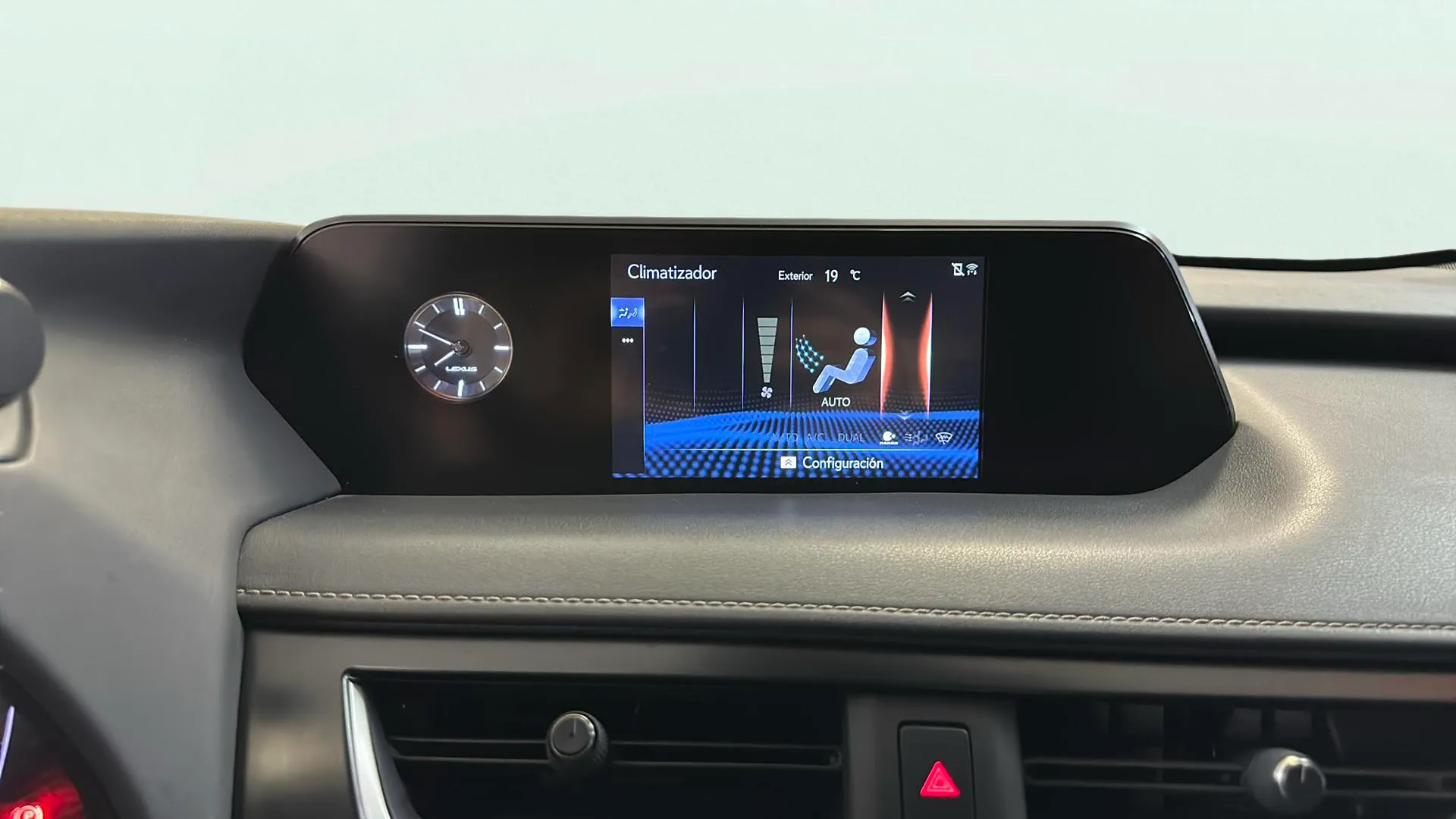 Lexus UX 2.0 250h Business - foto 16