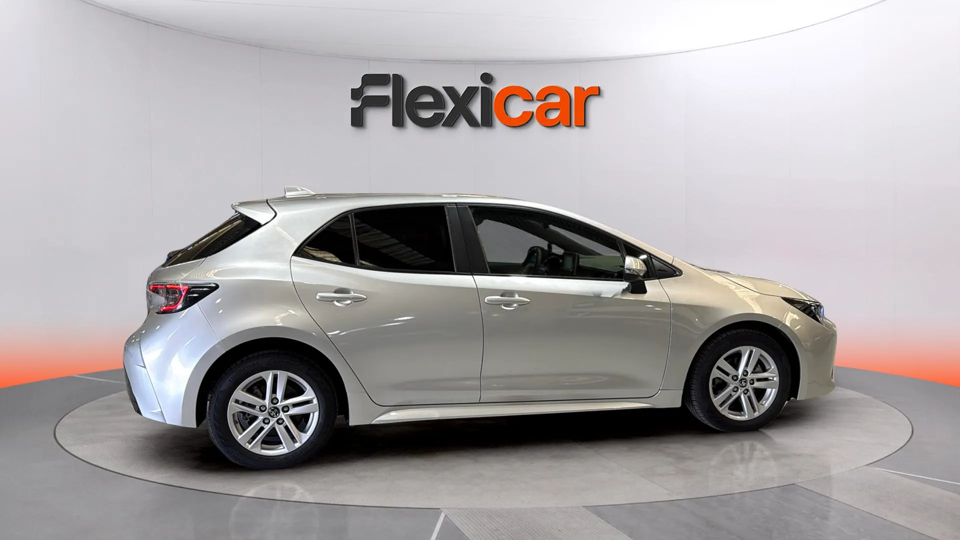 Toyota Corolla 1.8 125H Active Tech E-CVT - foto 8
