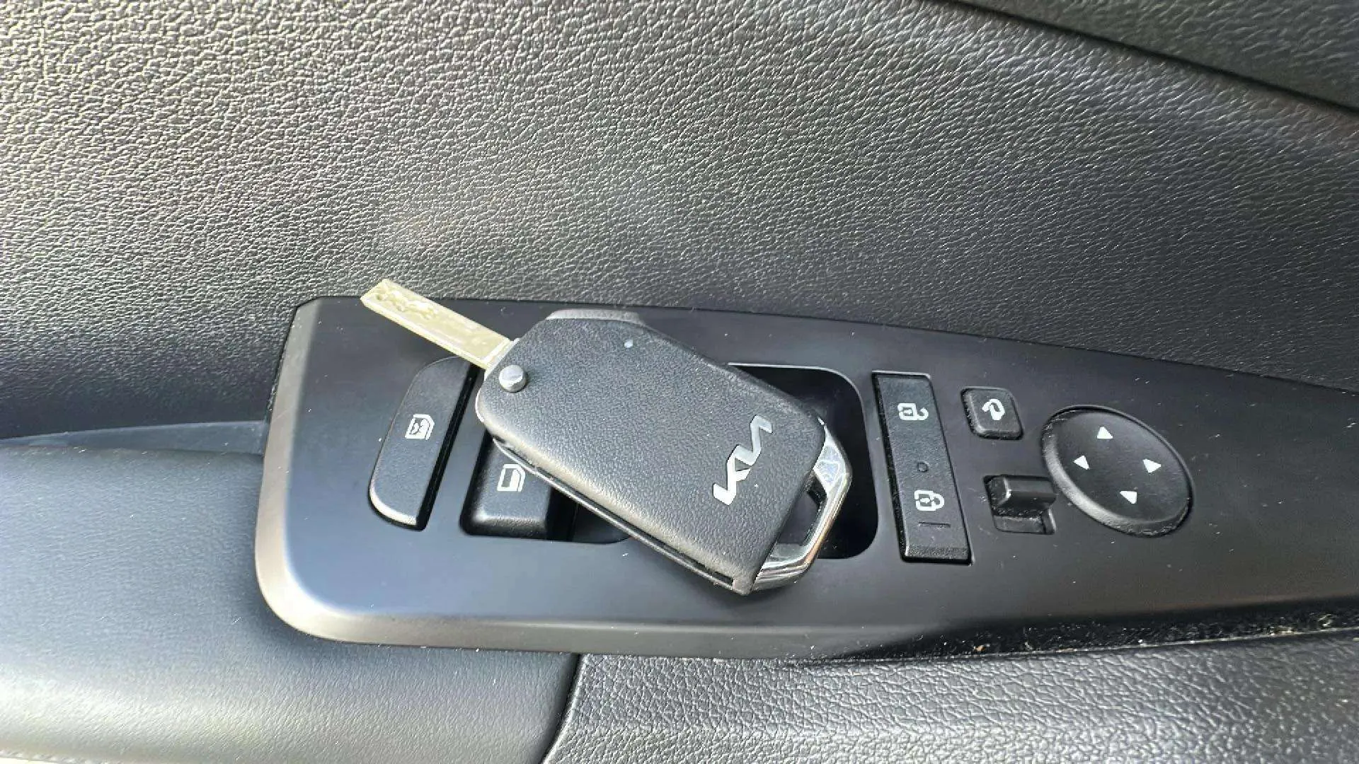 Kia Sportage 1.6 T-GDi MHEV Business 4x2 DCT - foto 15