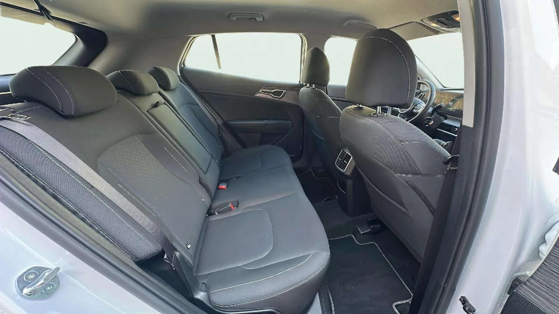 Kia Sportage 1.6 T-GDi MHEV Business 4x2 DCT - foto 11
