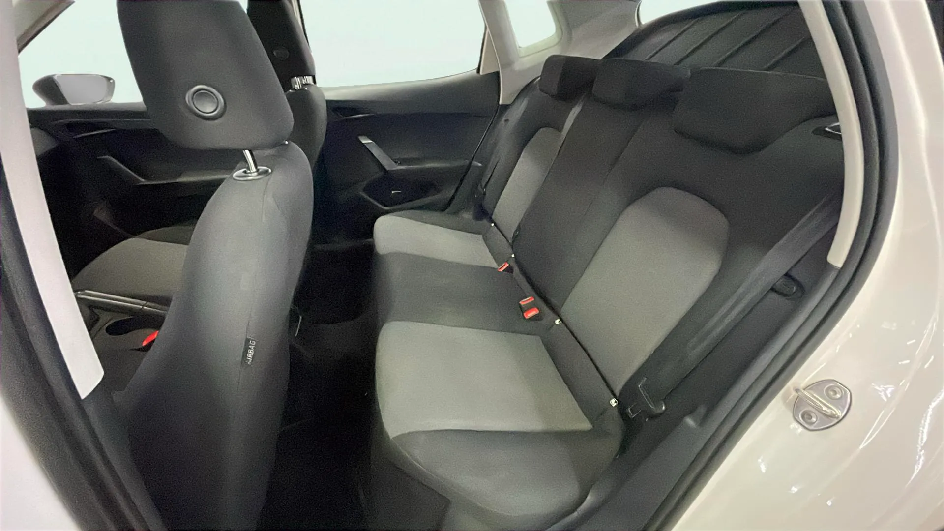 SEAT Arona 1.6 TDI Xcellence Ecomotive - foto 12