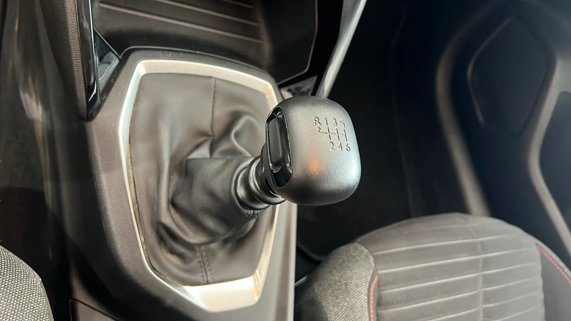 Peugeot 208 BlueHDi Active Pack - foto 17