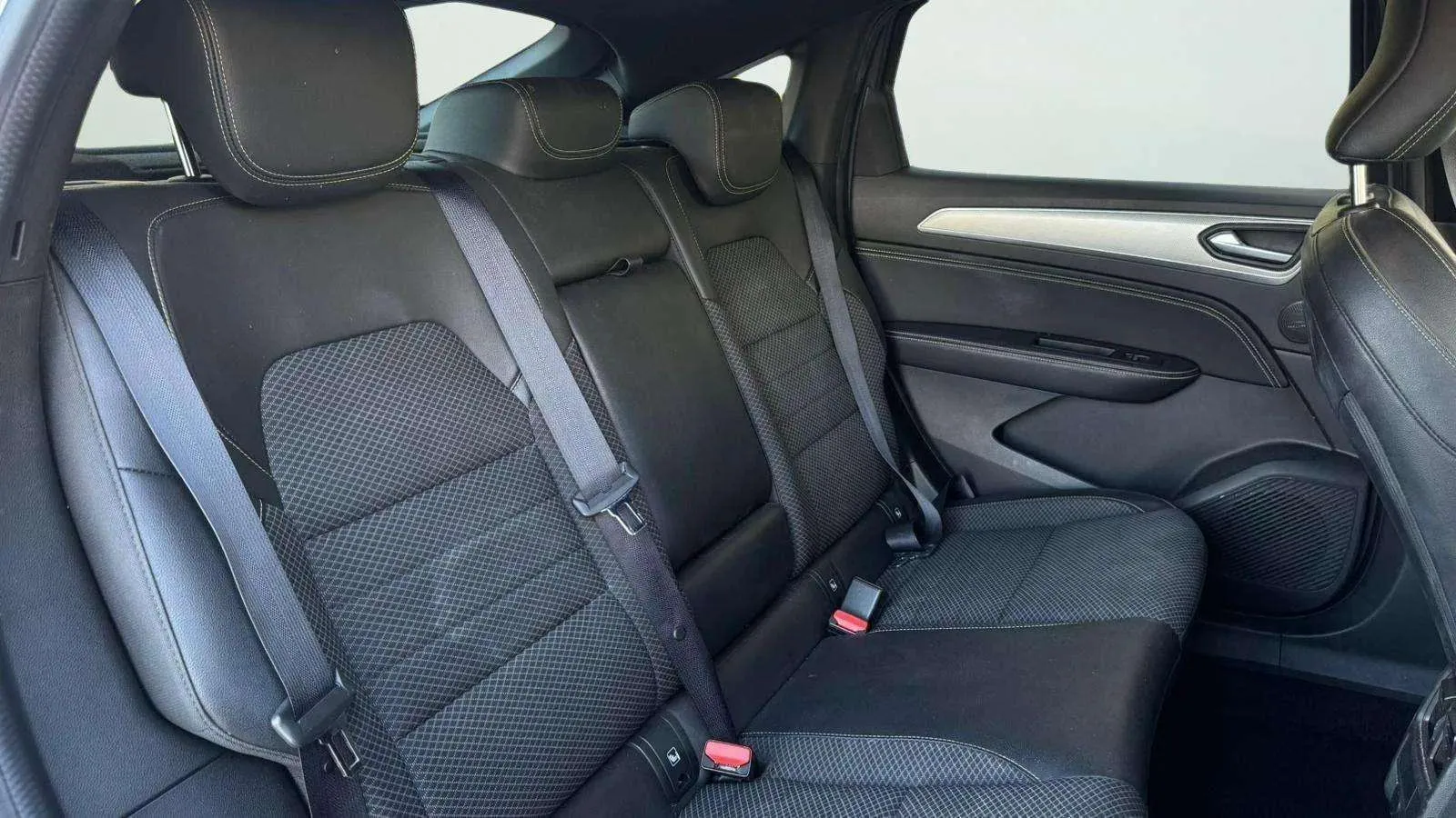 Renault Arkana Evolution TCe EDC mild hybr - foto 15