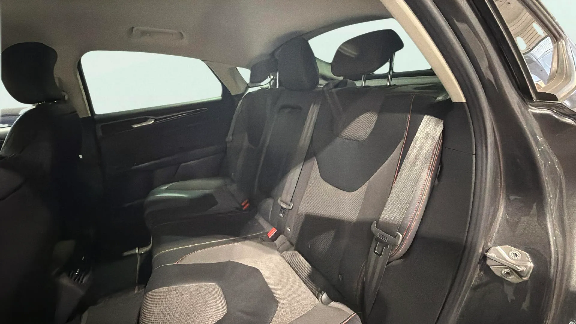 Ford Mondeo 2.0 TDCi Business - foto 17