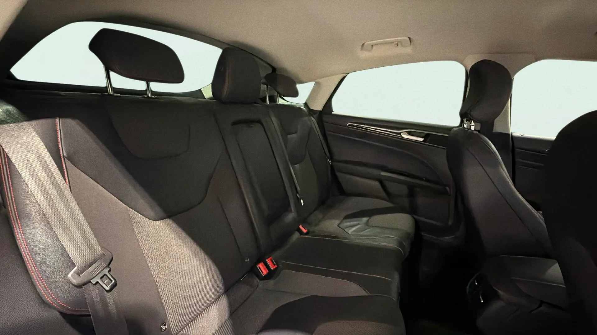 Ford Mondeo 2.0 TDCi Business - foto 16