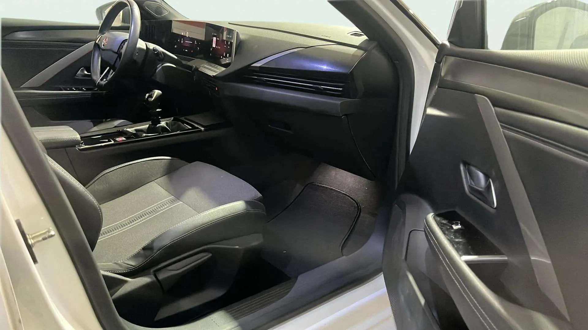 Opel Astra 1.2T XHT GS - foto 12