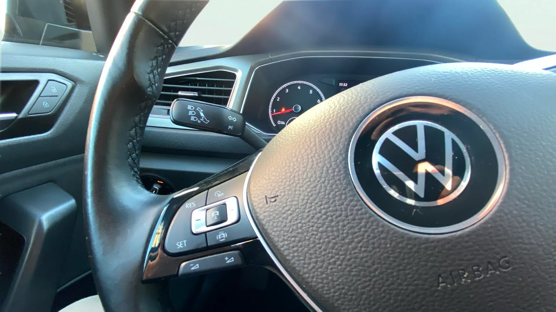 Volkswagen T-Roc R-Line 1.5 TSI DSG - foto 22