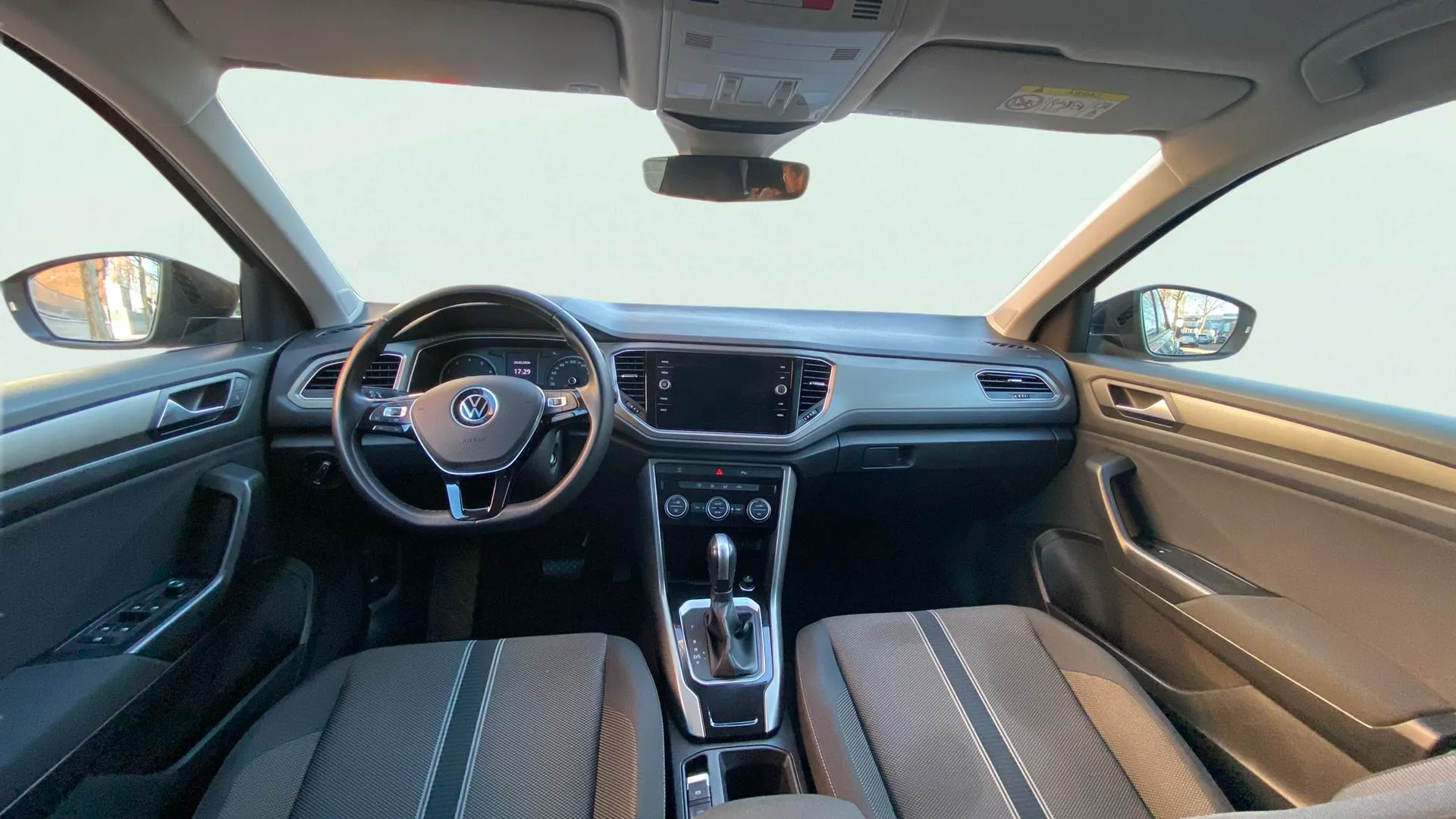 Volkswagen T-Roc R-Line 1.5 TSI DSG - foto 13