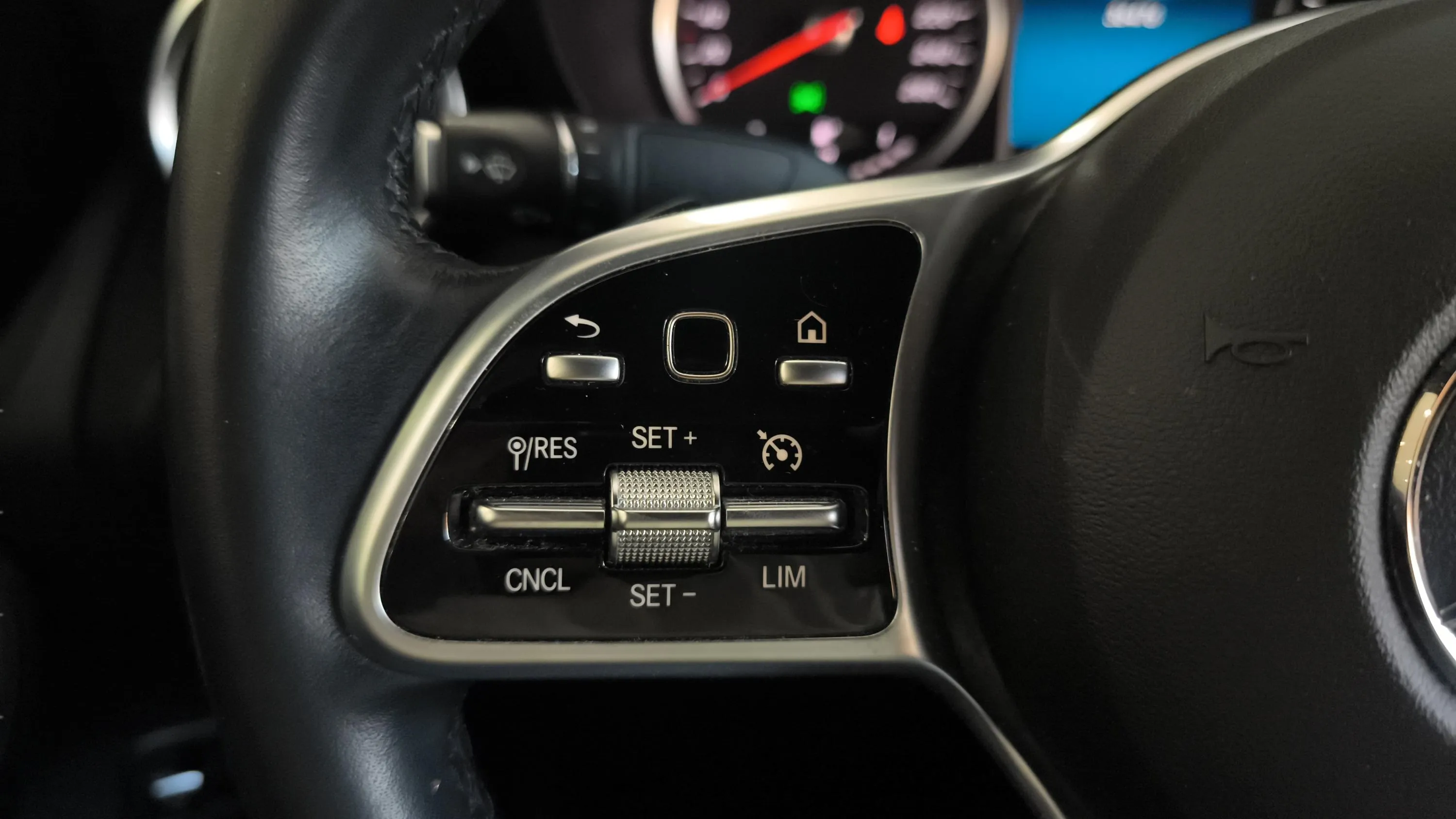 Mercedes-Benz GLC 300 e 4MATIC - foto 14