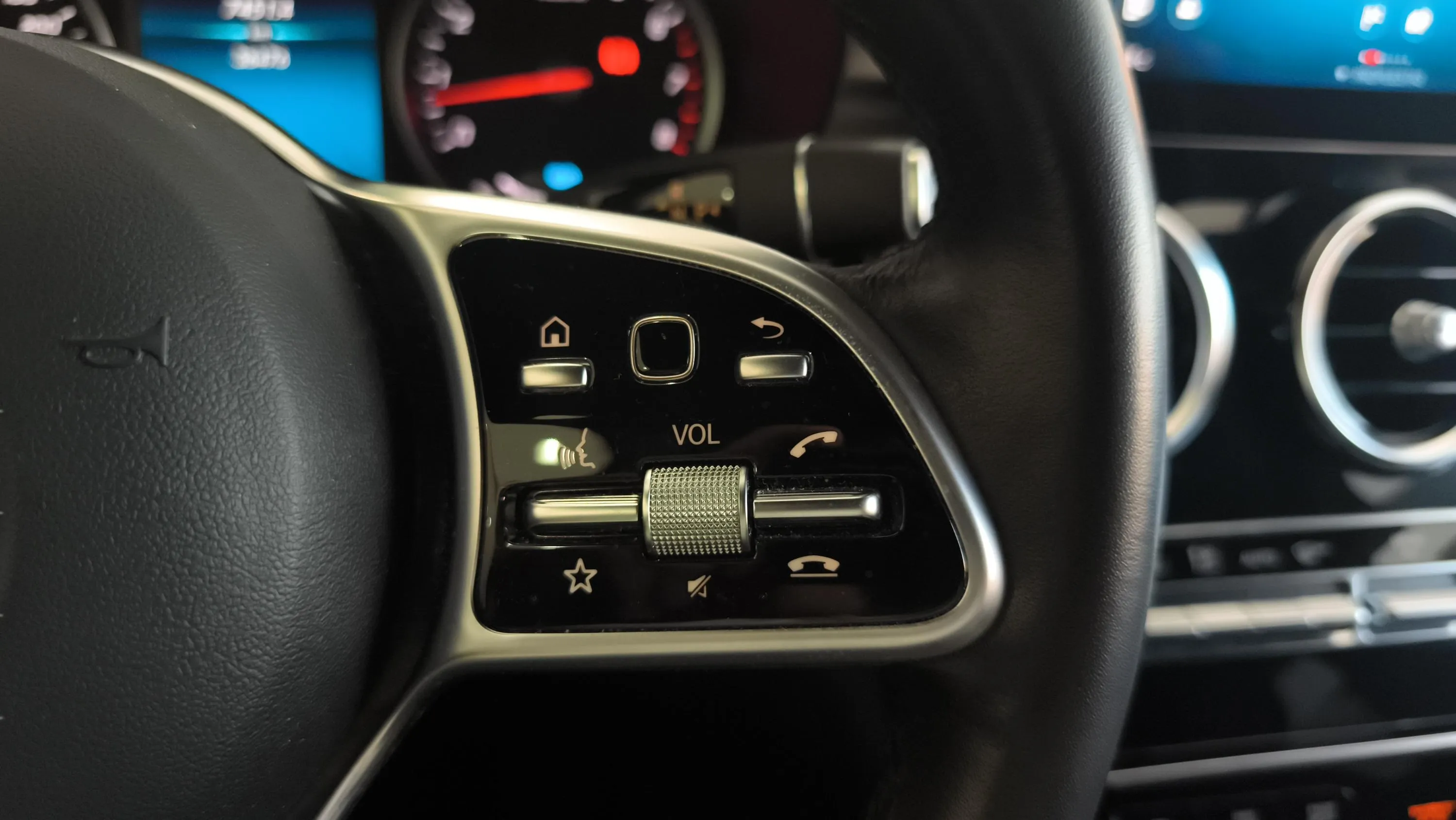 Mercedes-Benz GLC 300 e 4MATIC - foto 13