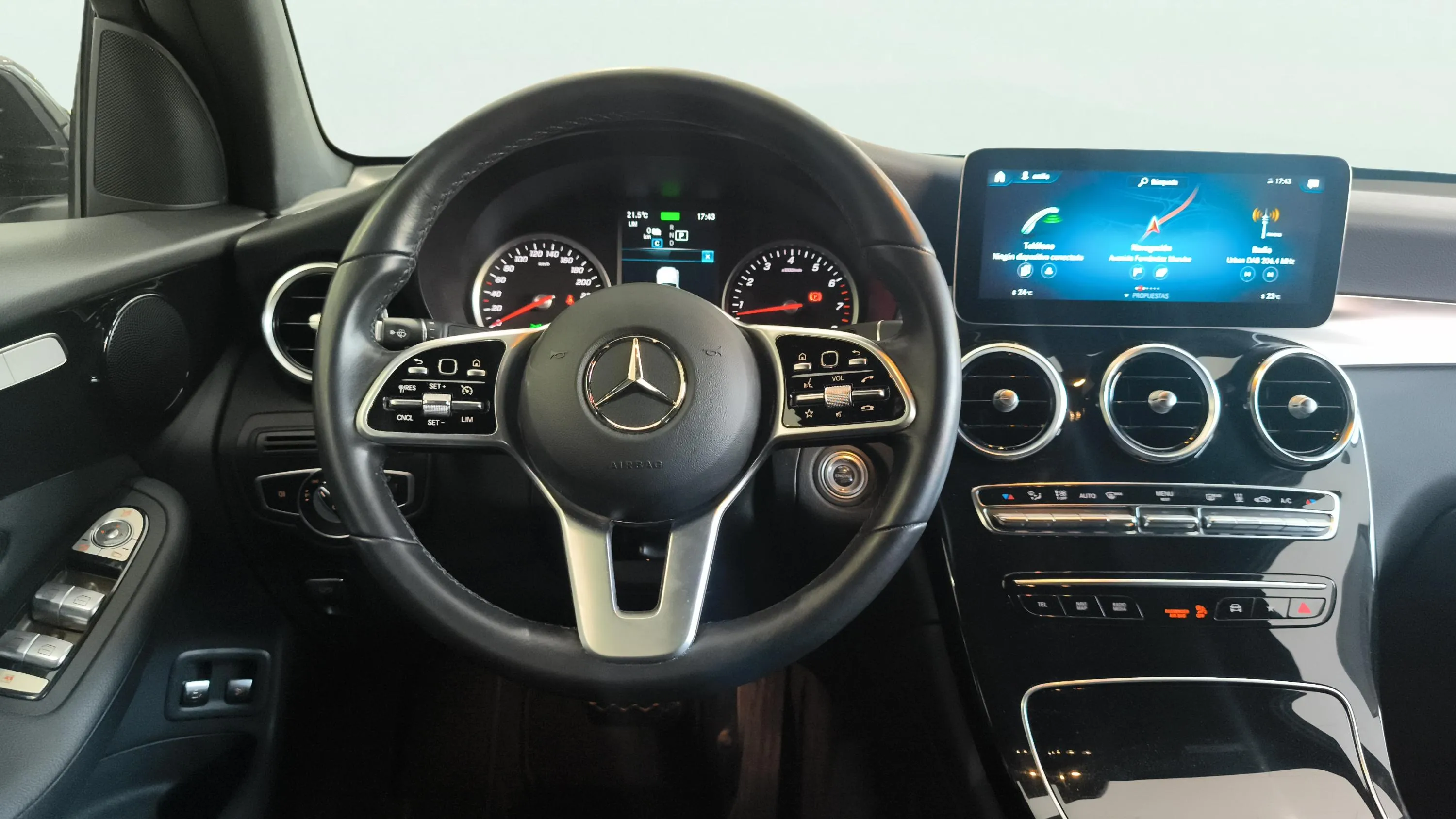 Mercedes-Benz GLC 300 e 4MATIC - foto 11