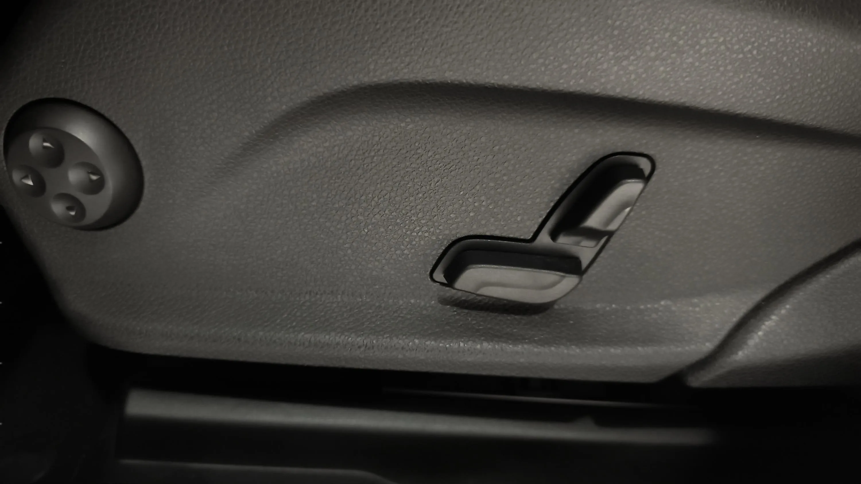 Mercedes-Benz GLC 300 e 4MATIC - foto 26