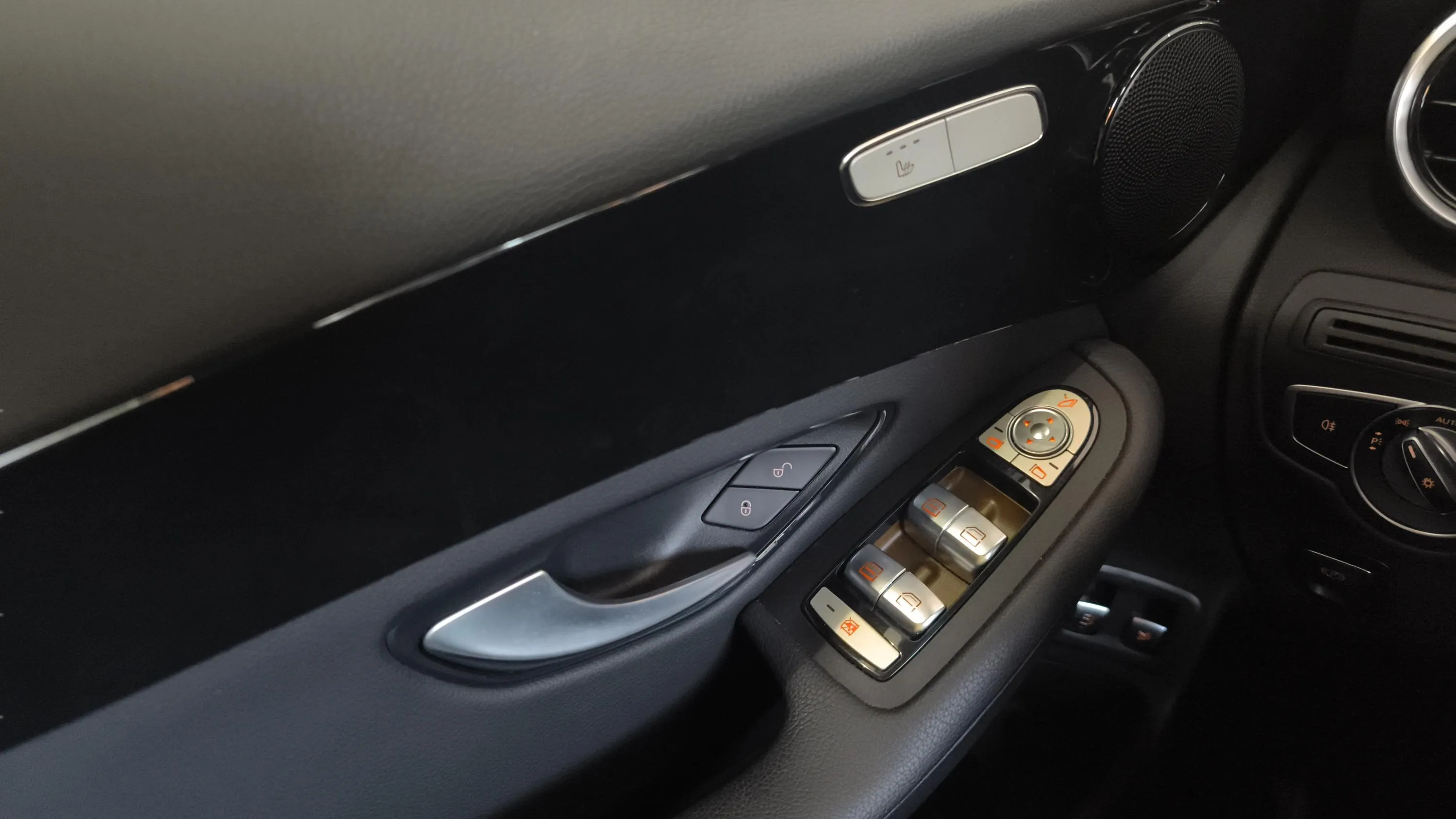 Mercedes-Benz GLC 300 e 4MATIC - foto 23