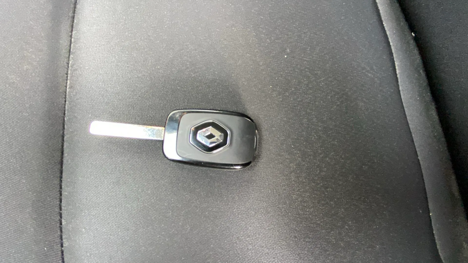 Renault Clio Authentic SCe - foto 18