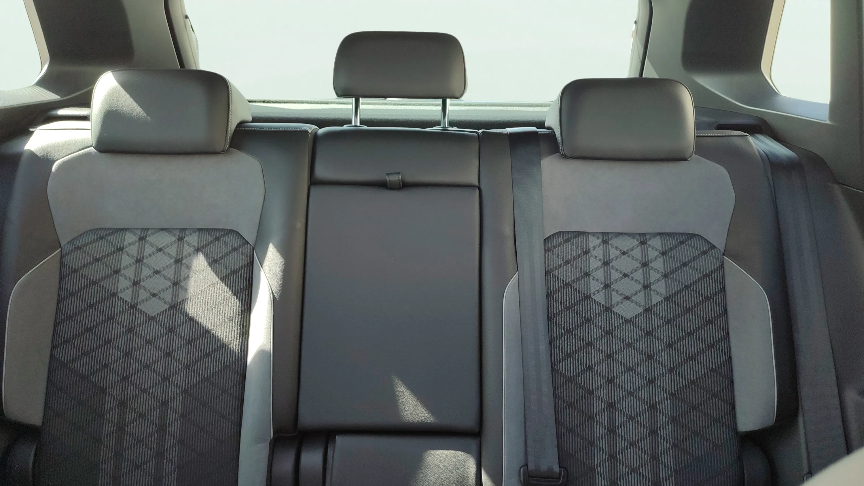 Volkswagen Tiguan R-Line 2.0 TDI DSG - foto 17