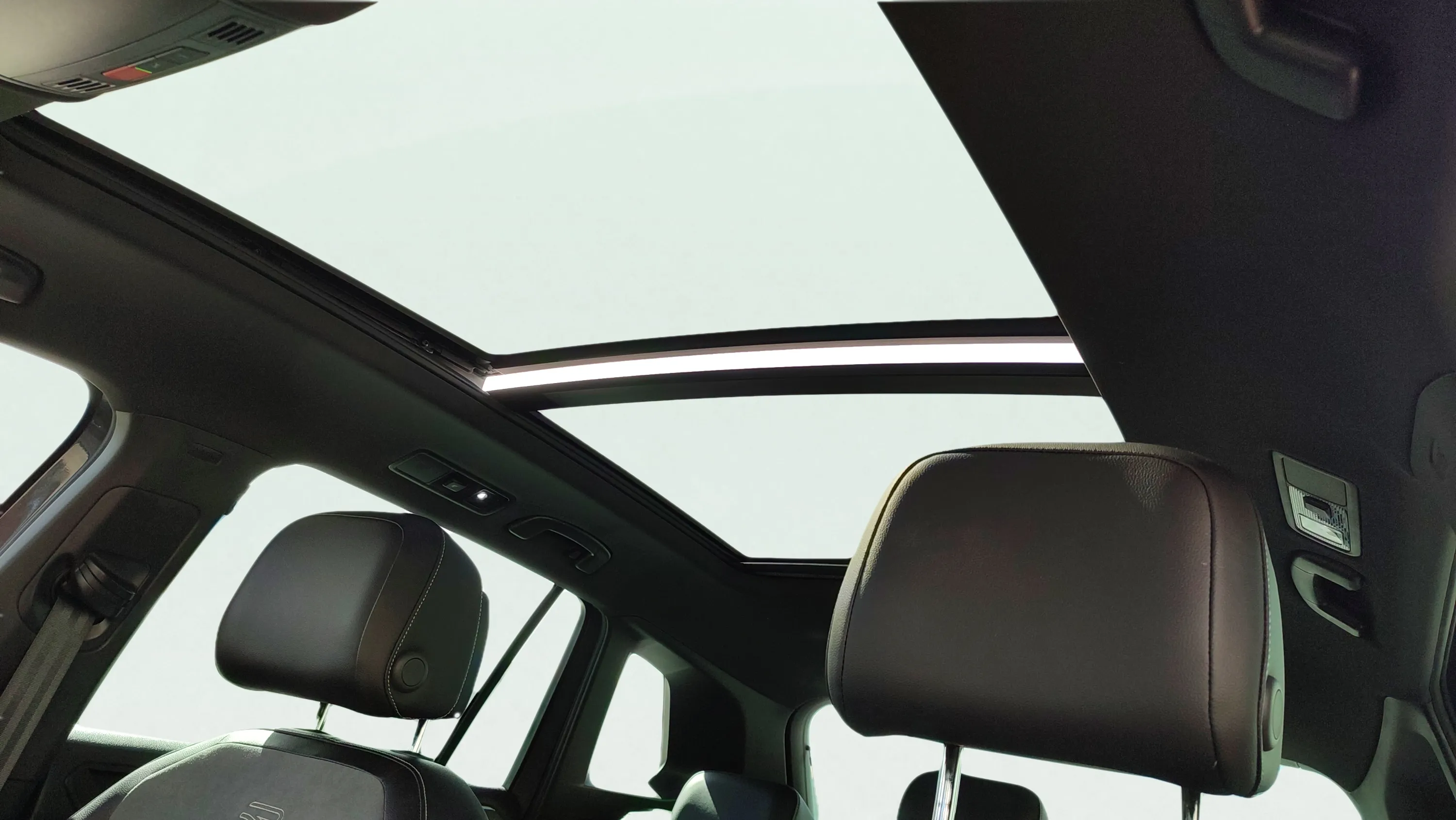 Volkswagen Tiguan R-Line 2.0 TDI DSG - foto 18