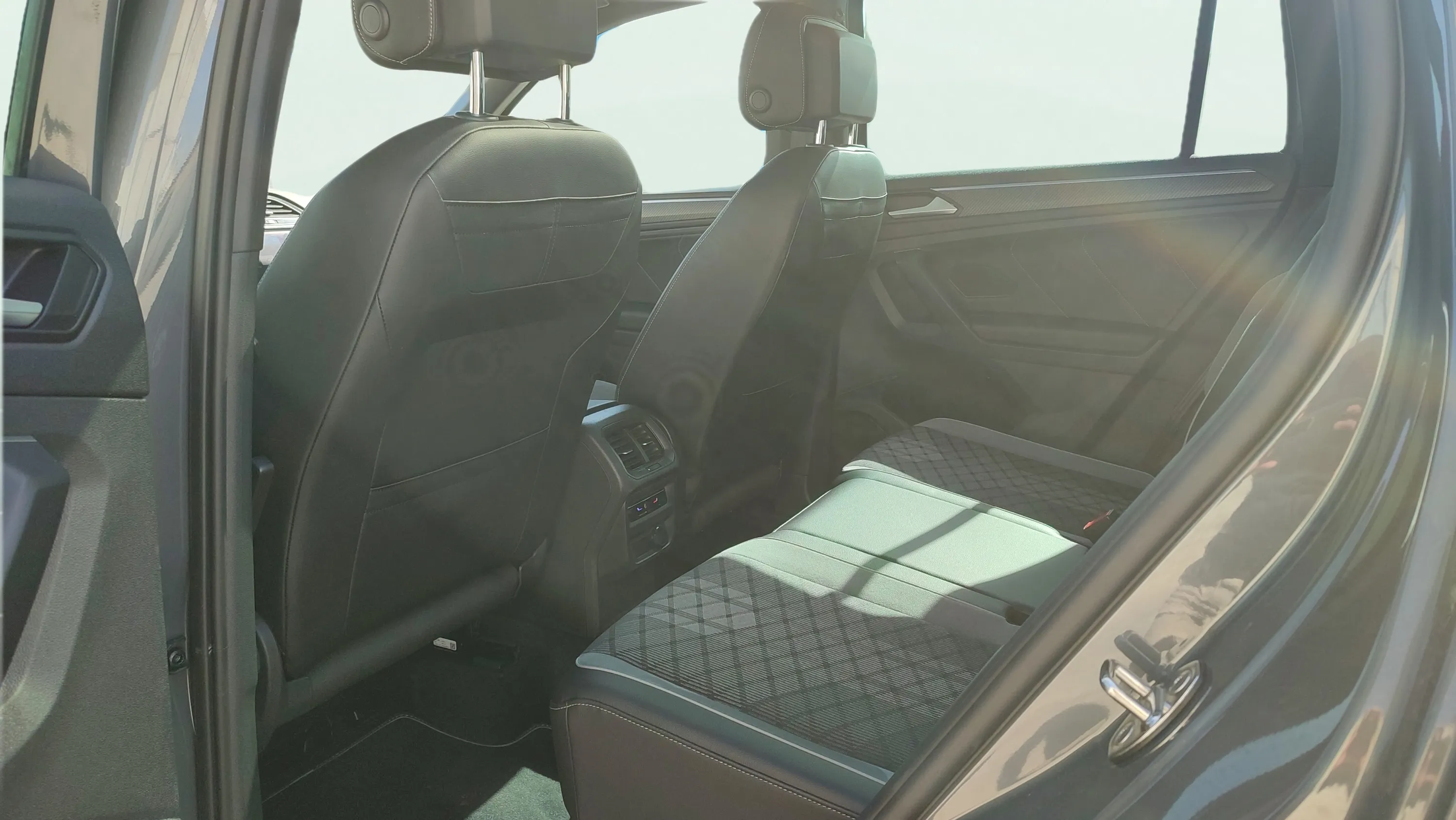 Volkswagen Tiguan R-Line 2.0 TDI DSG - foto 16