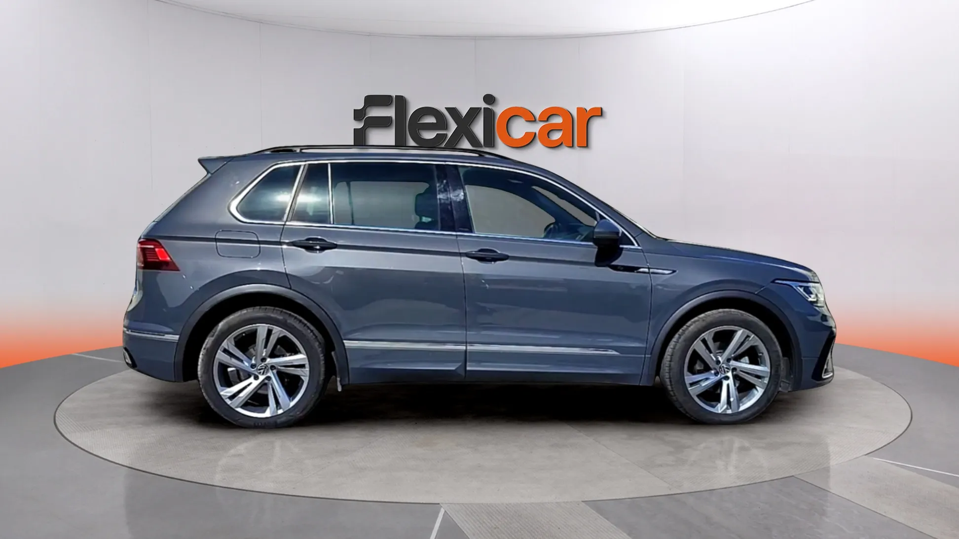 Volkswagen Tiguan R-Line 2.0 TDI DSG - foto 8