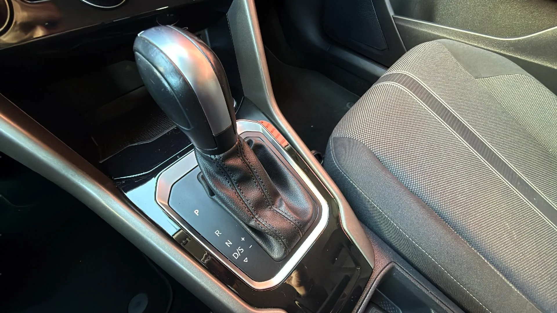 Volkswagen T-Roc Advance 1.5 TSI DSG - foto 17