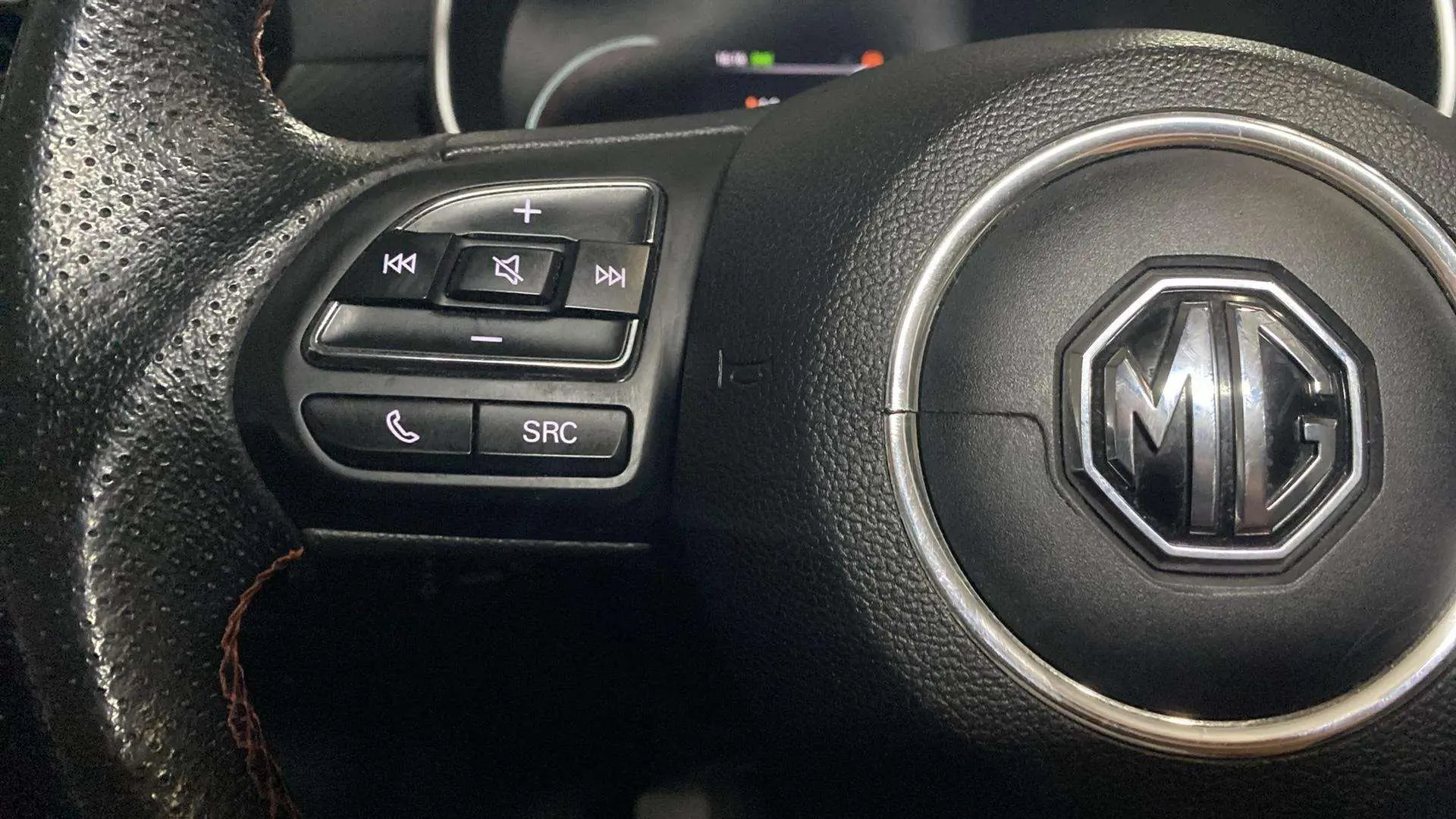 MG ZS 1.0T Luxury - foto 11