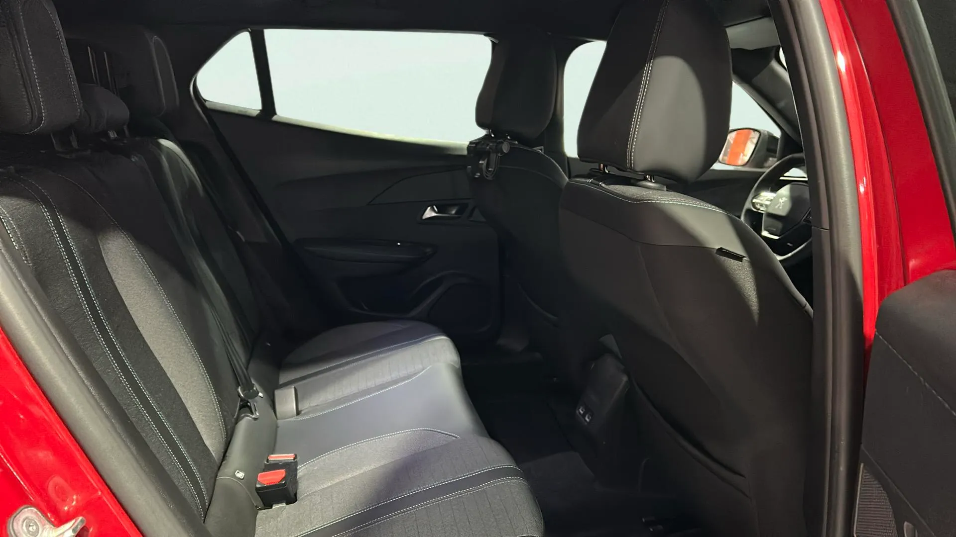 Peugeot 2008 Active Pack BlueHDi 130 EAT8 - foto 18