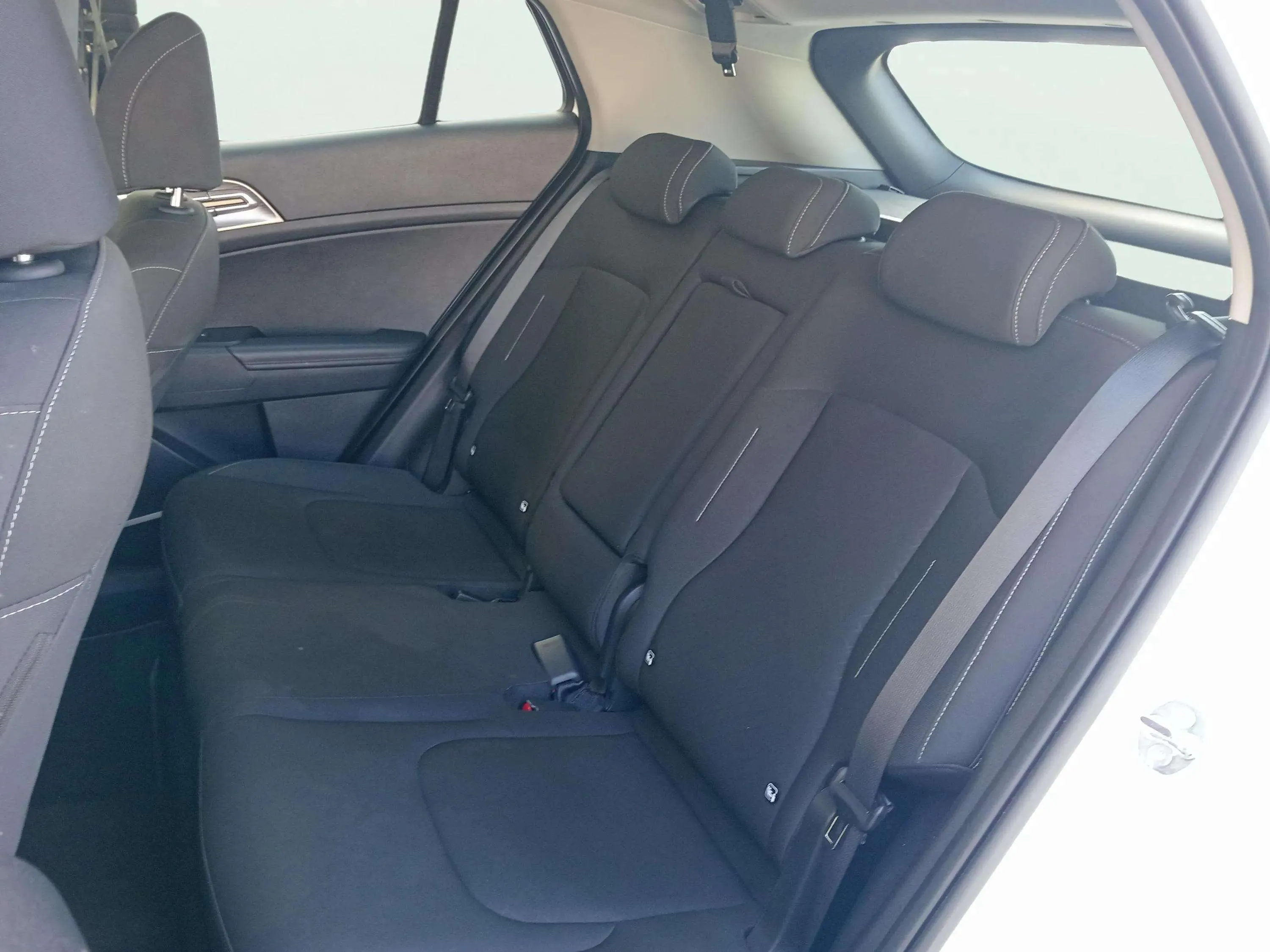 Kia Sportage 1.6 CRDi MHEV Business 4x2 DCT - foto 25