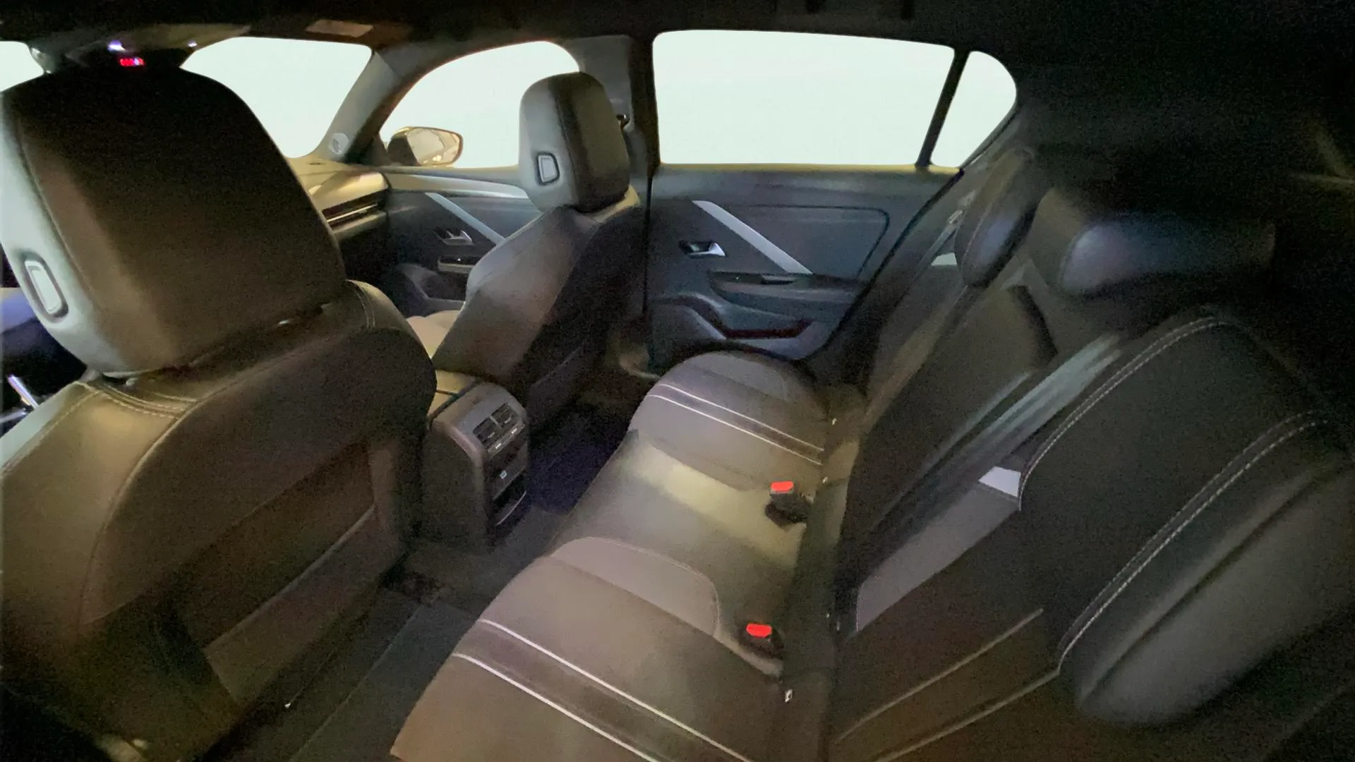 Opel Astra 1.2T XHL Edition - foto 10