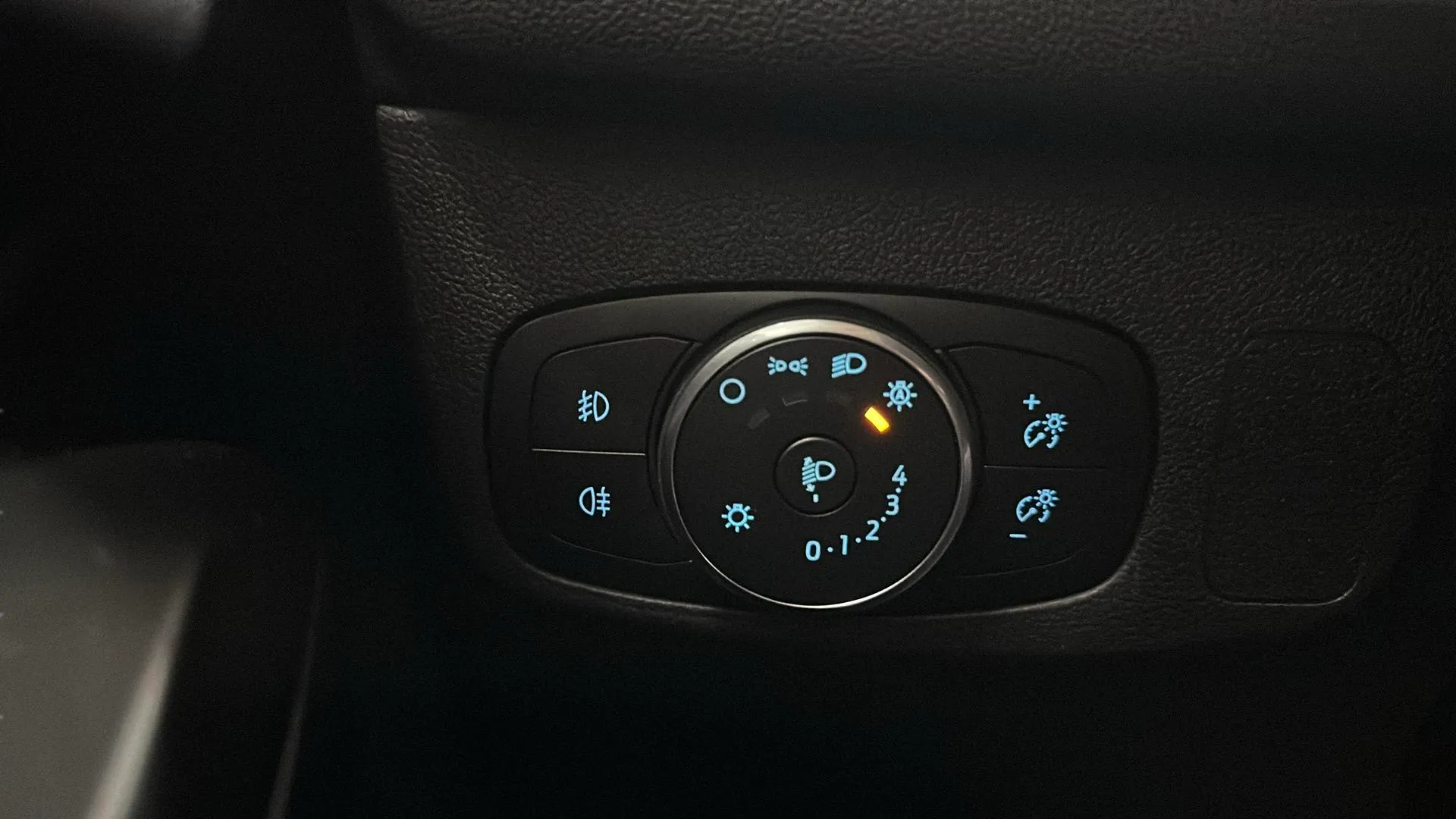 Ford Focus 1.0 EcoBoost MHEV ST-Line Design SIP - foto 16