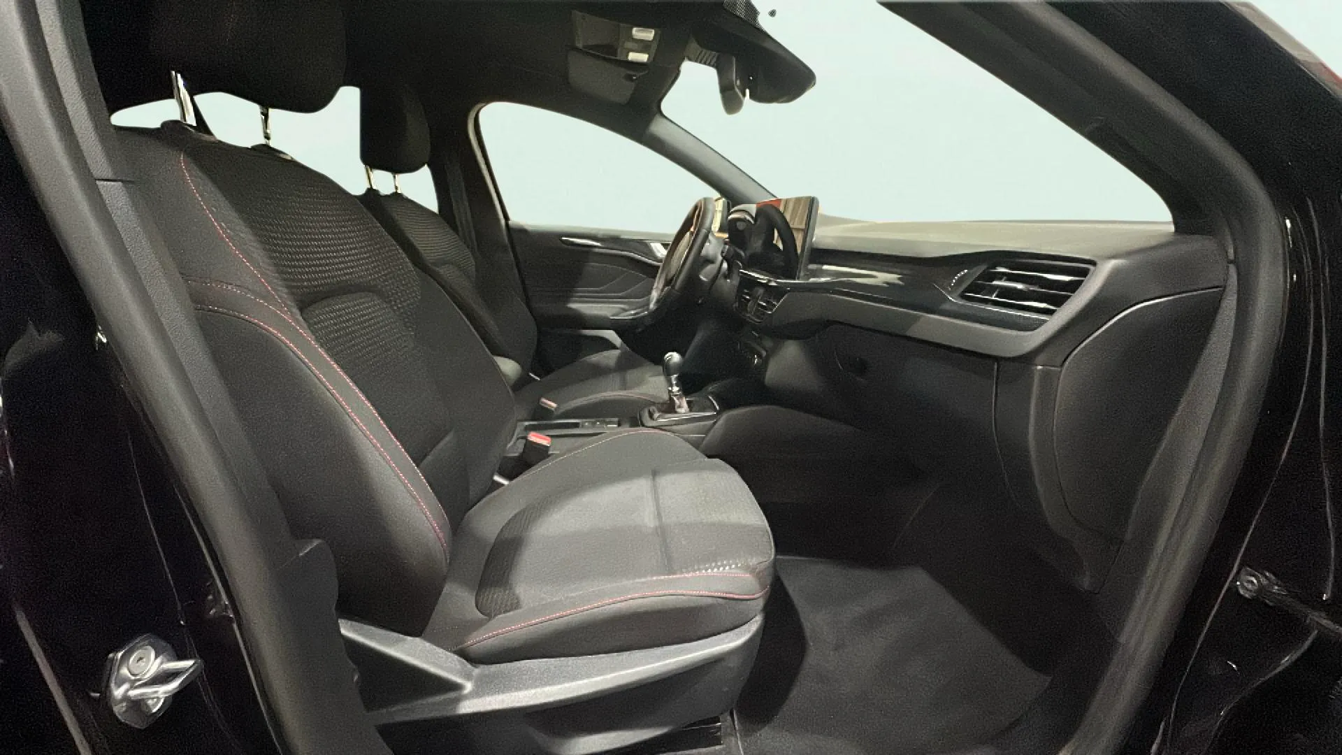 Ford Focus 1.0 EcoBoost MHEV ST-Line Design SIP - foto 12
