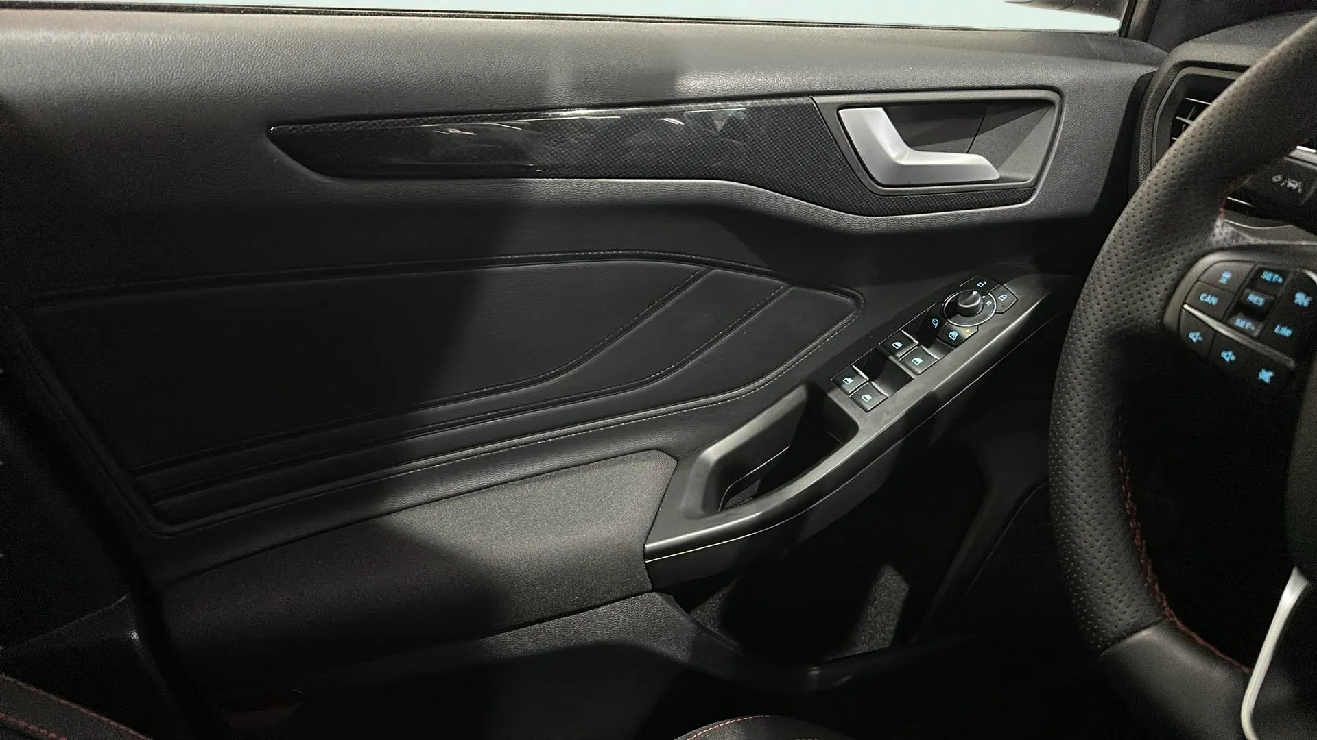 Ford Focus 1.0 EcoBoost MHEV ST-Line Design SIP - foto 15