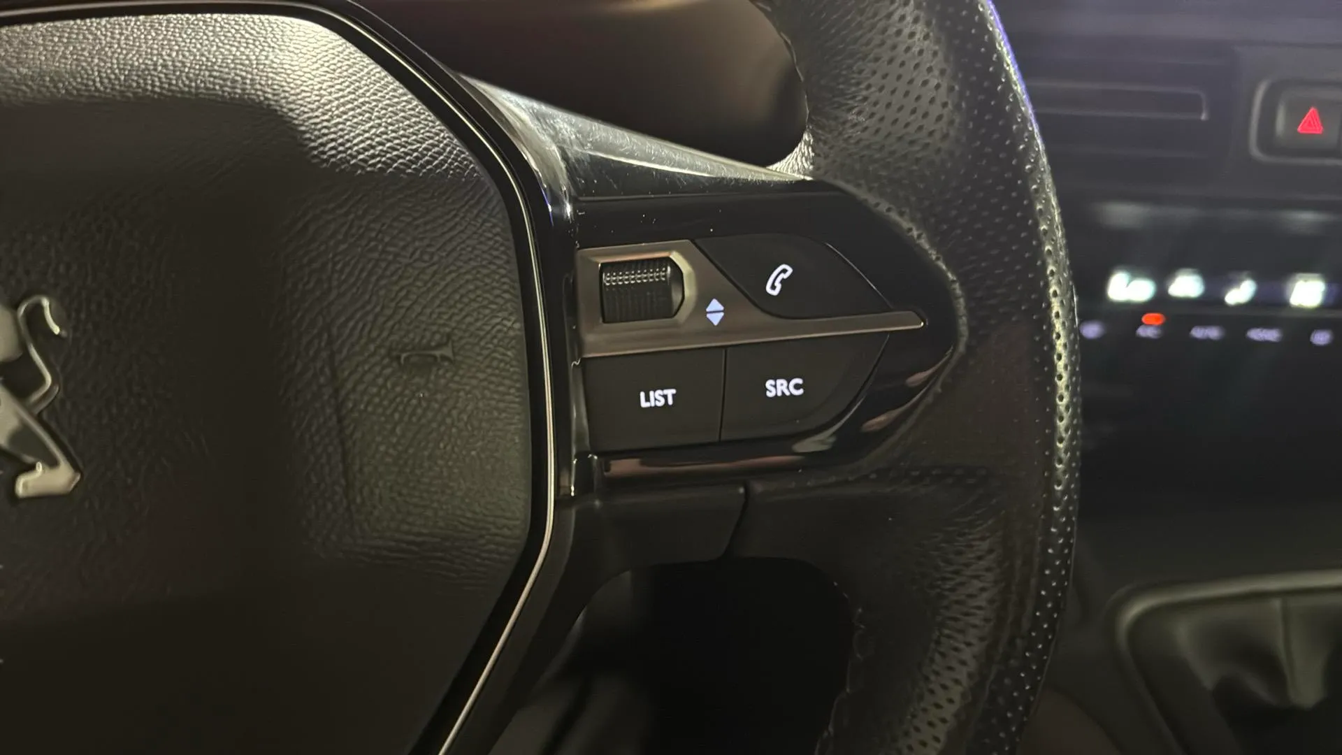 Peugeot Rifter Allure BlueHDi 100 - foto 16