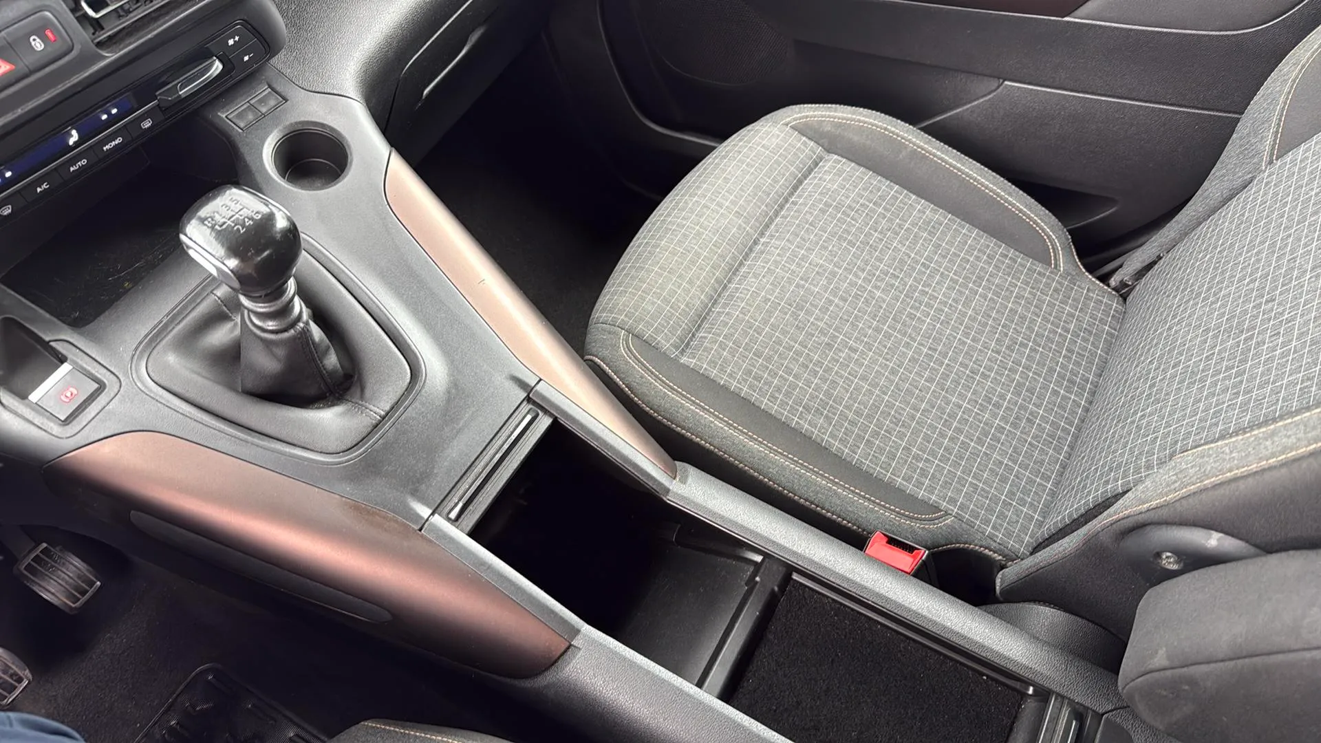 Peugeot Rifter GT Business Standard BlueHDi 100 - foto 24