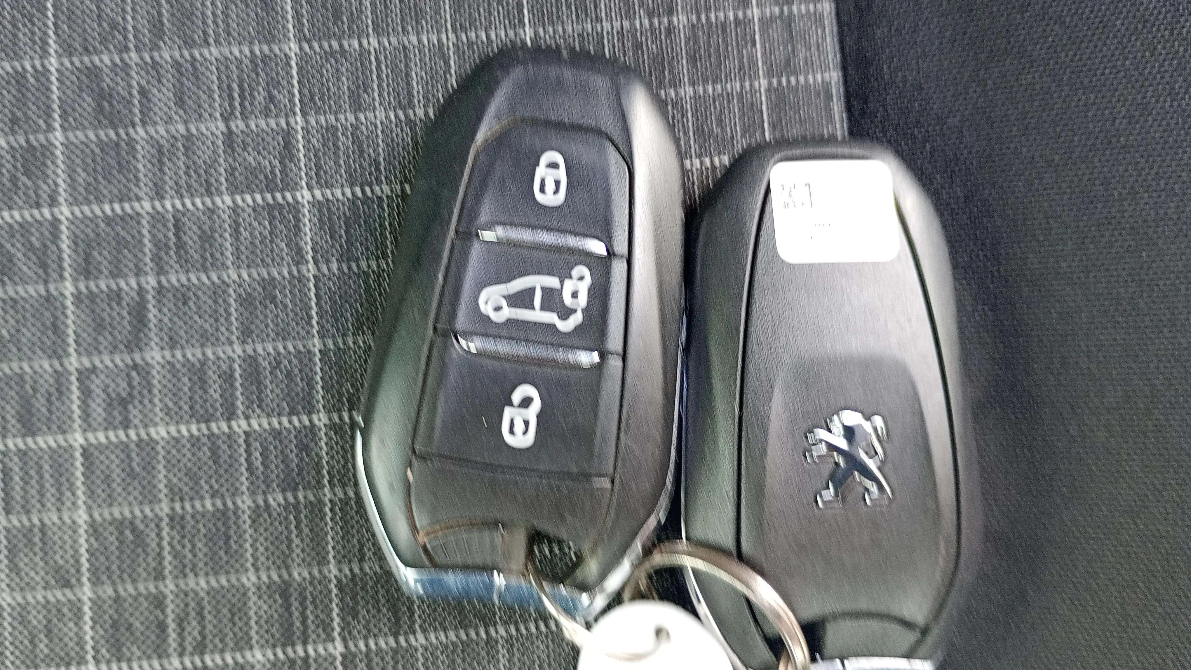 Peugeot Rifter Allure BlueHDi 100 - foto 17