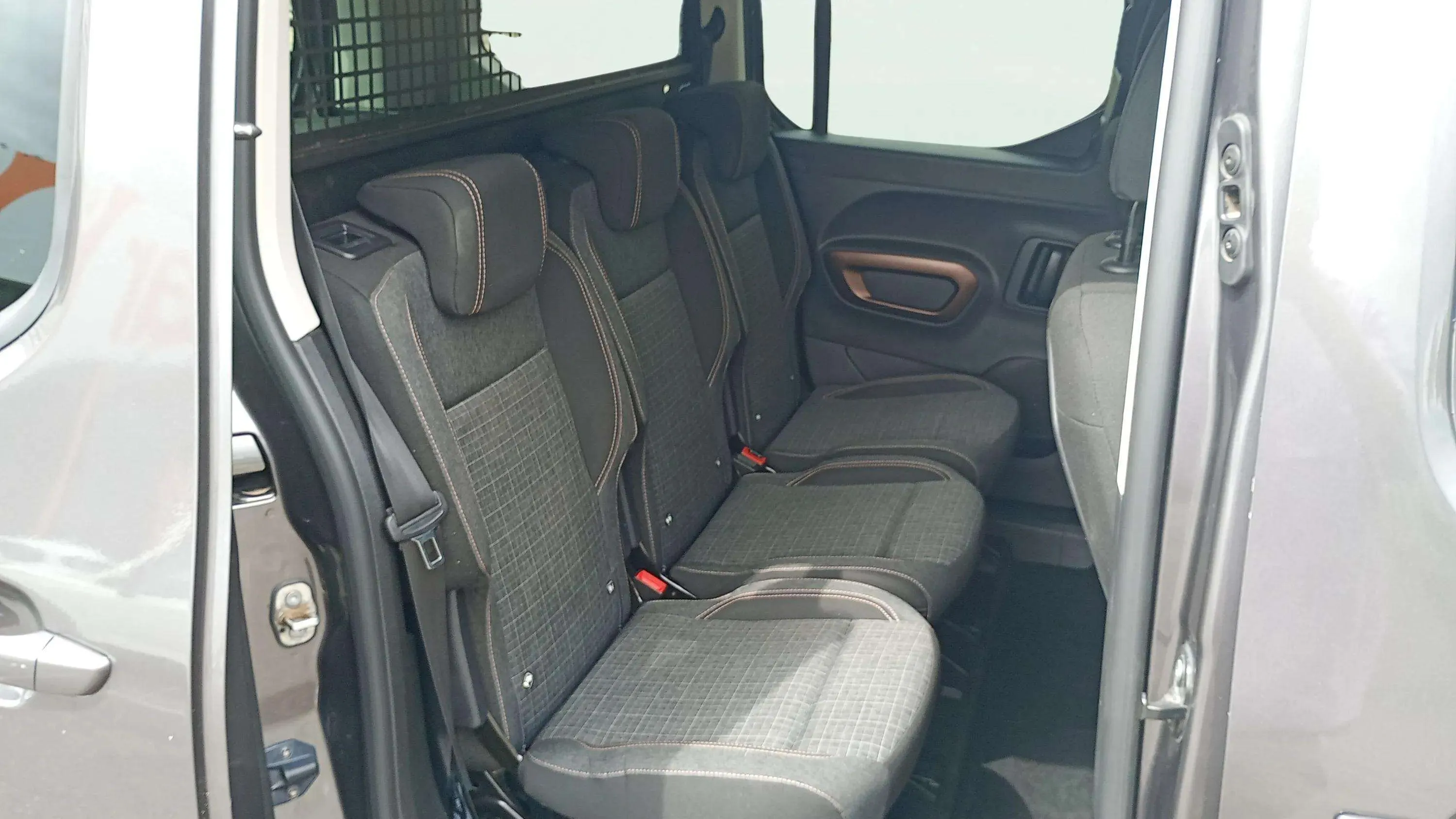 Peugeot Rifter Allure BlueHDi 100 - foto 14