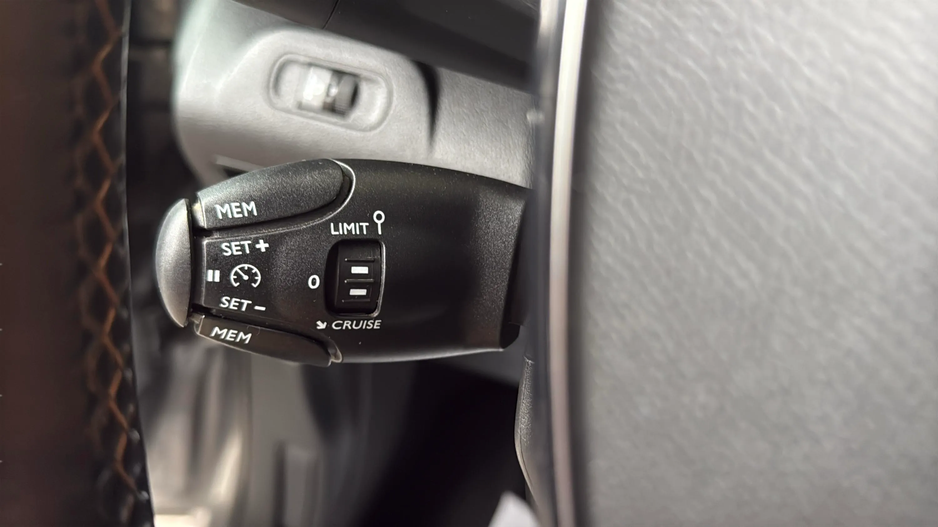 Peugeot Rifter GT BlueHDi 100 - foto 24