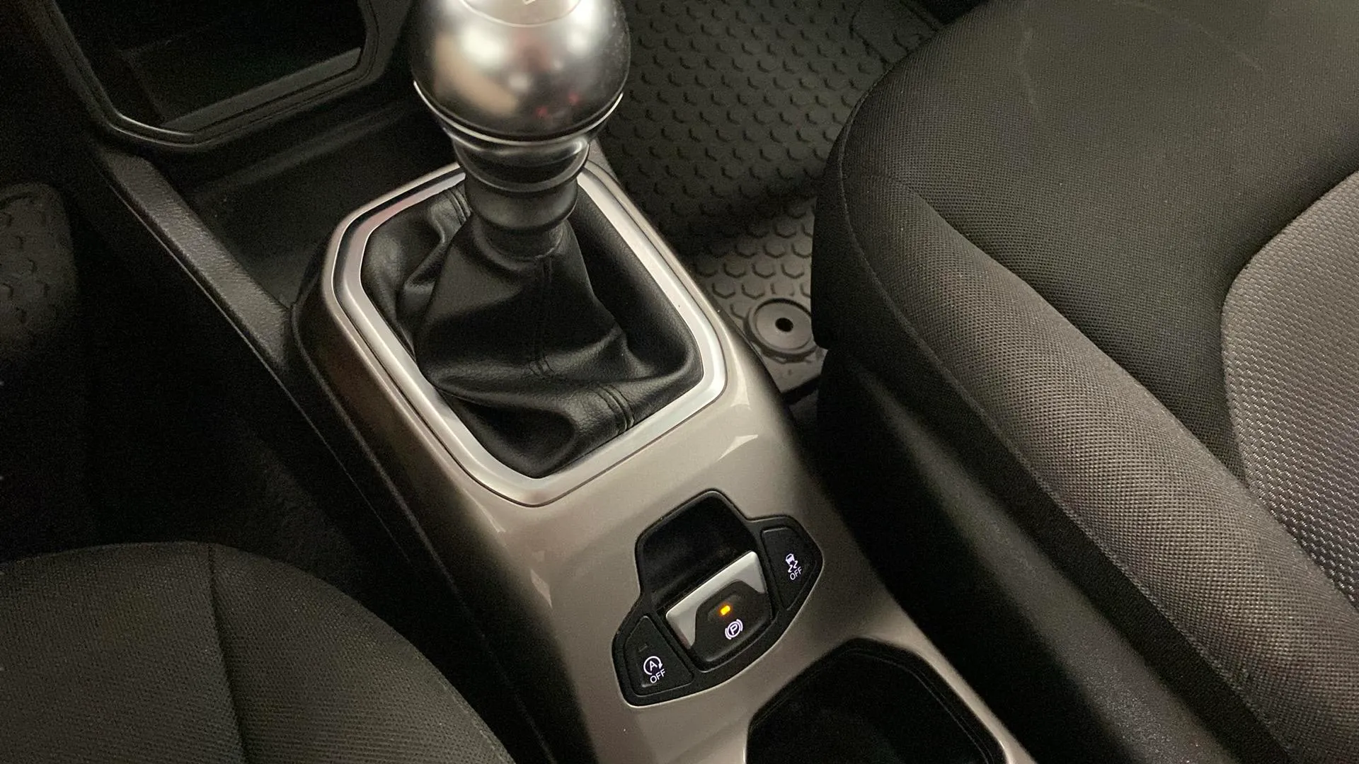 Jeep Renegade Longitude 1.0G 4x2 - foto 24