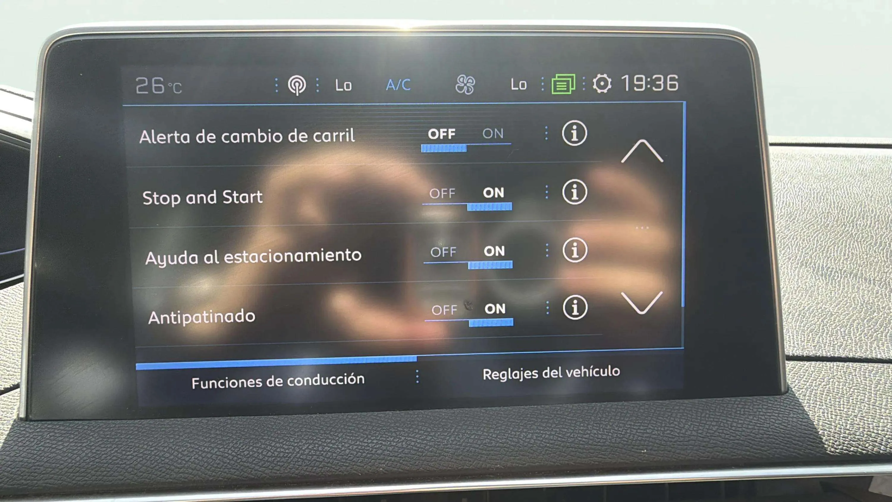 Peugeot 5008 1.5 BlueHDi Allure EAT8 - foto 24