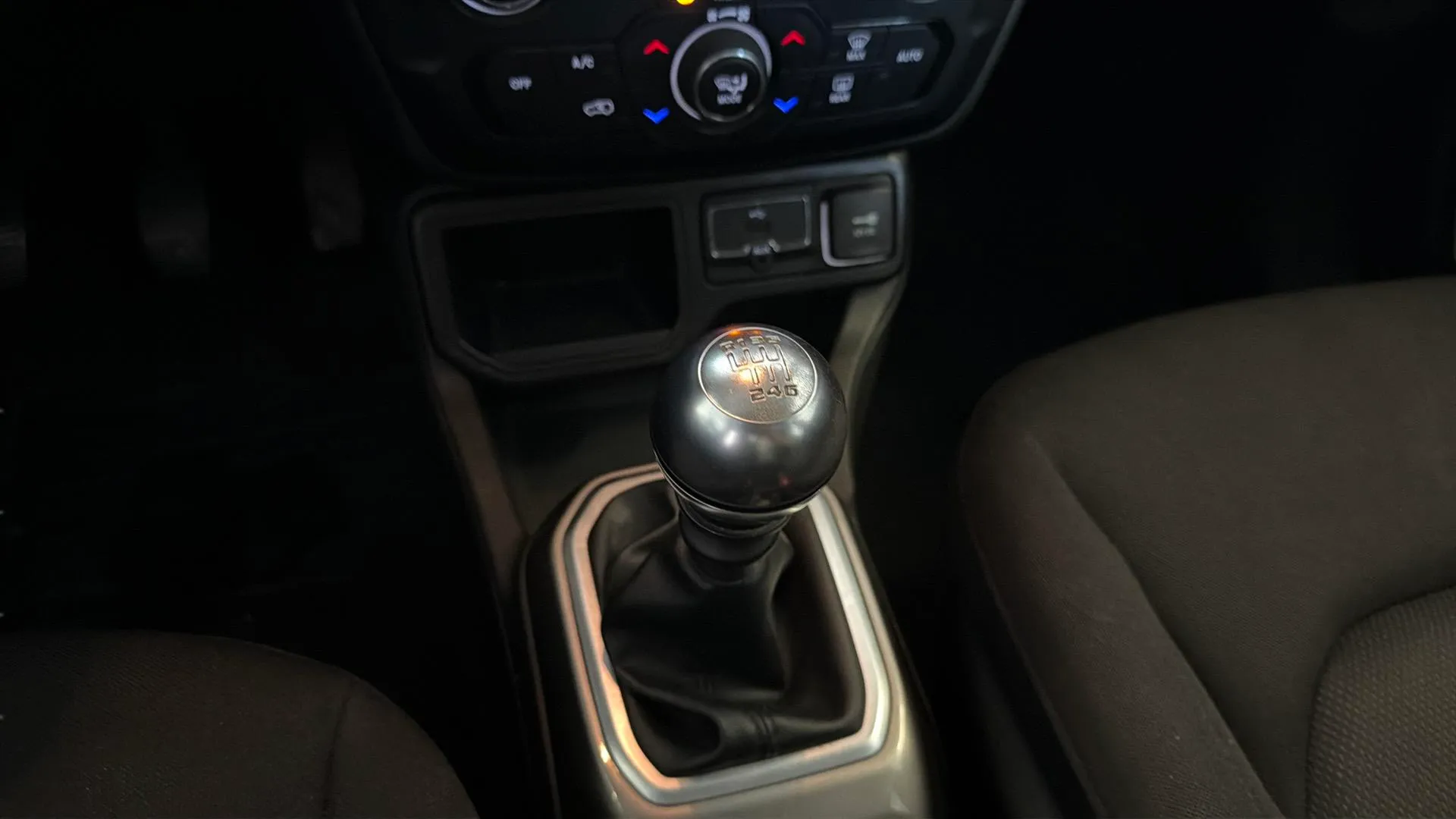 Jeep Renegade Longitude 1.0G 4x2 - foto 18