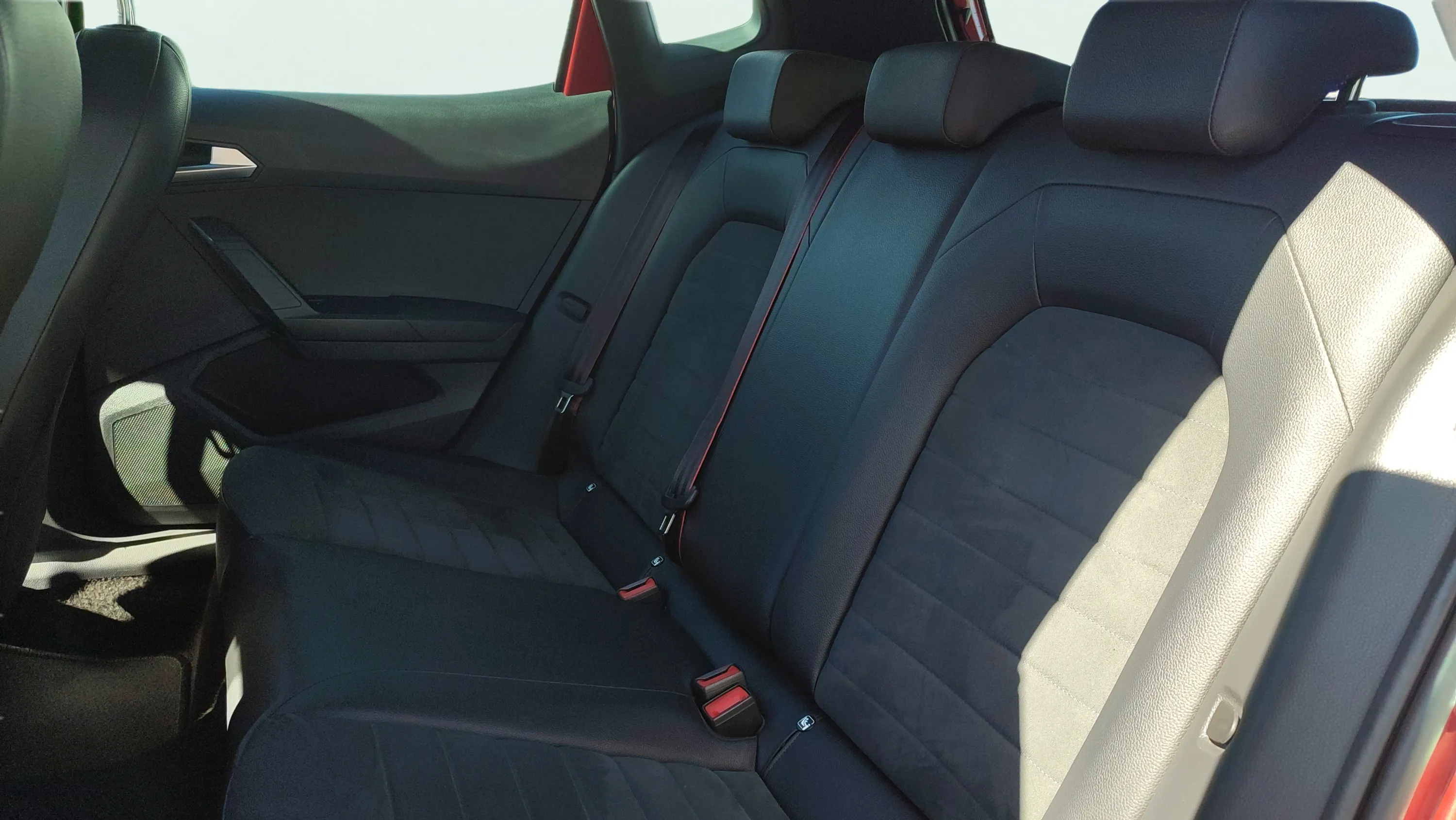 SEAT Arona 1.5 TSI DSG FR XL - foto 17